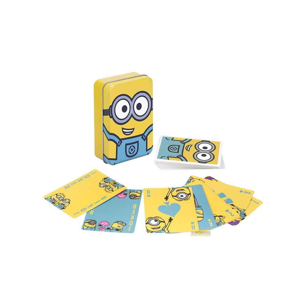Karty do gry Minion i metalowe pudełko Minion na białym tle.