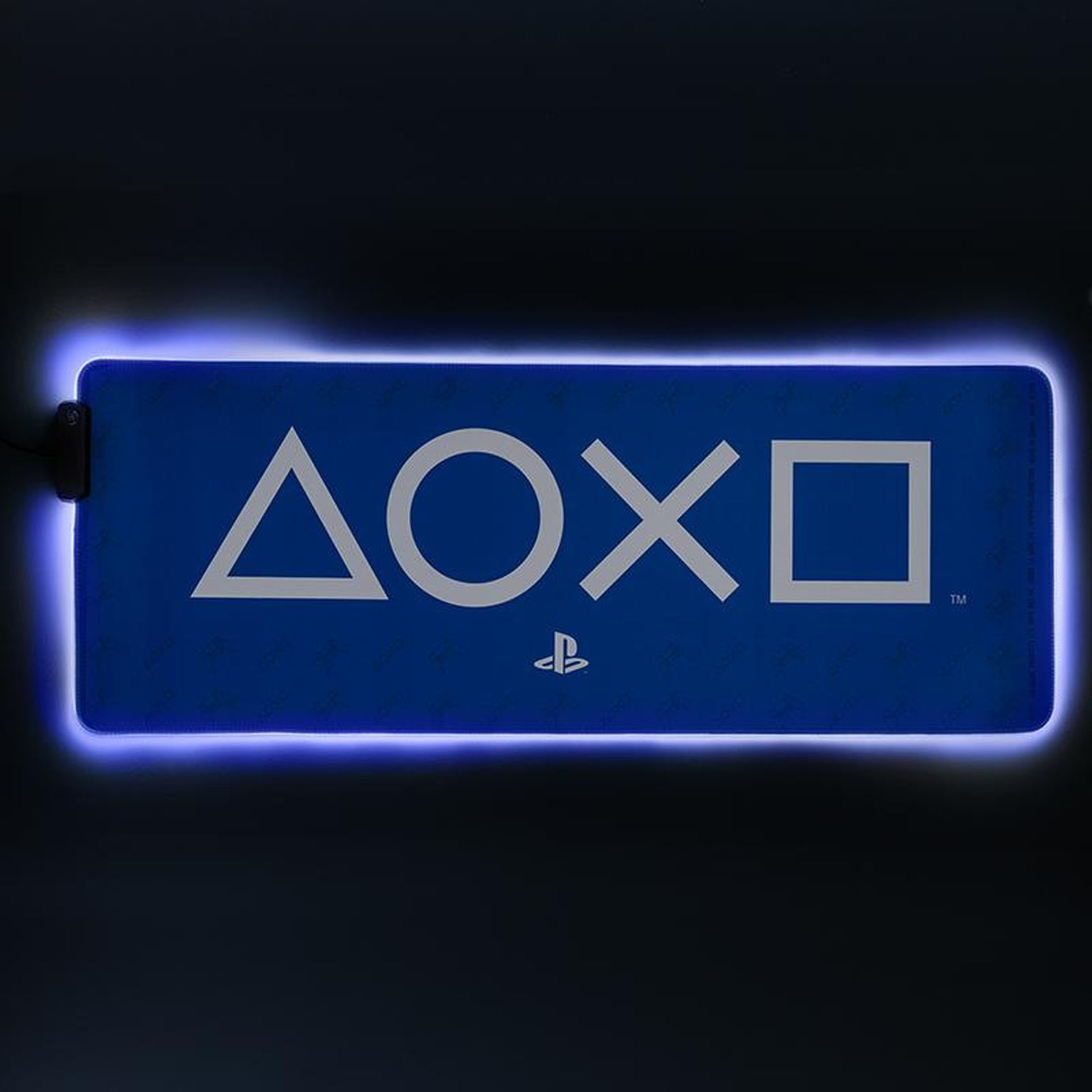 Niebieska podkładka gamingowa z podświetlanymi krawędziami i symbolami PlayStation.