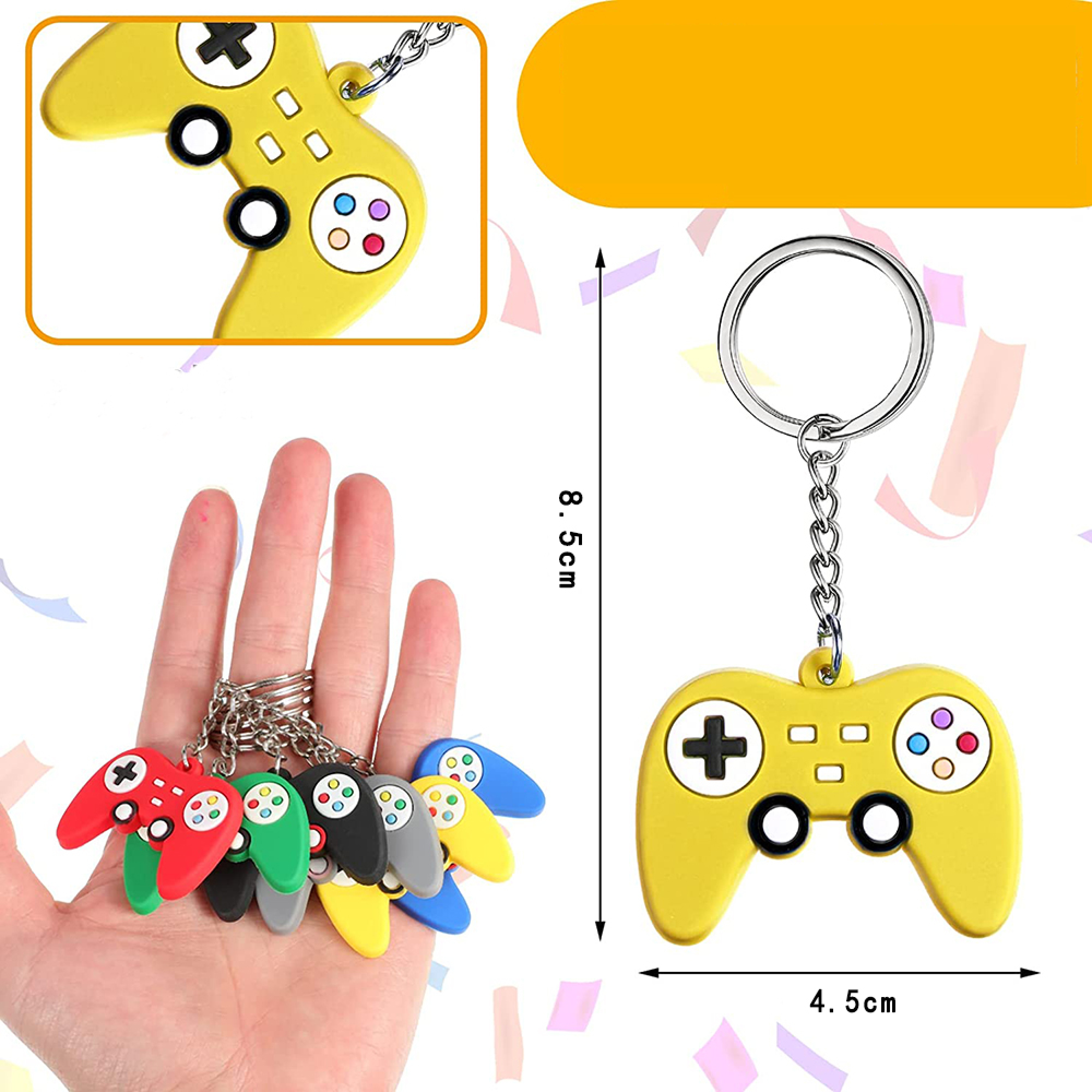 Eine Hand hält mehrere bunte Gamecontroller-Schlüsselanhänger. Gelb, rot, grün, grau, blau.