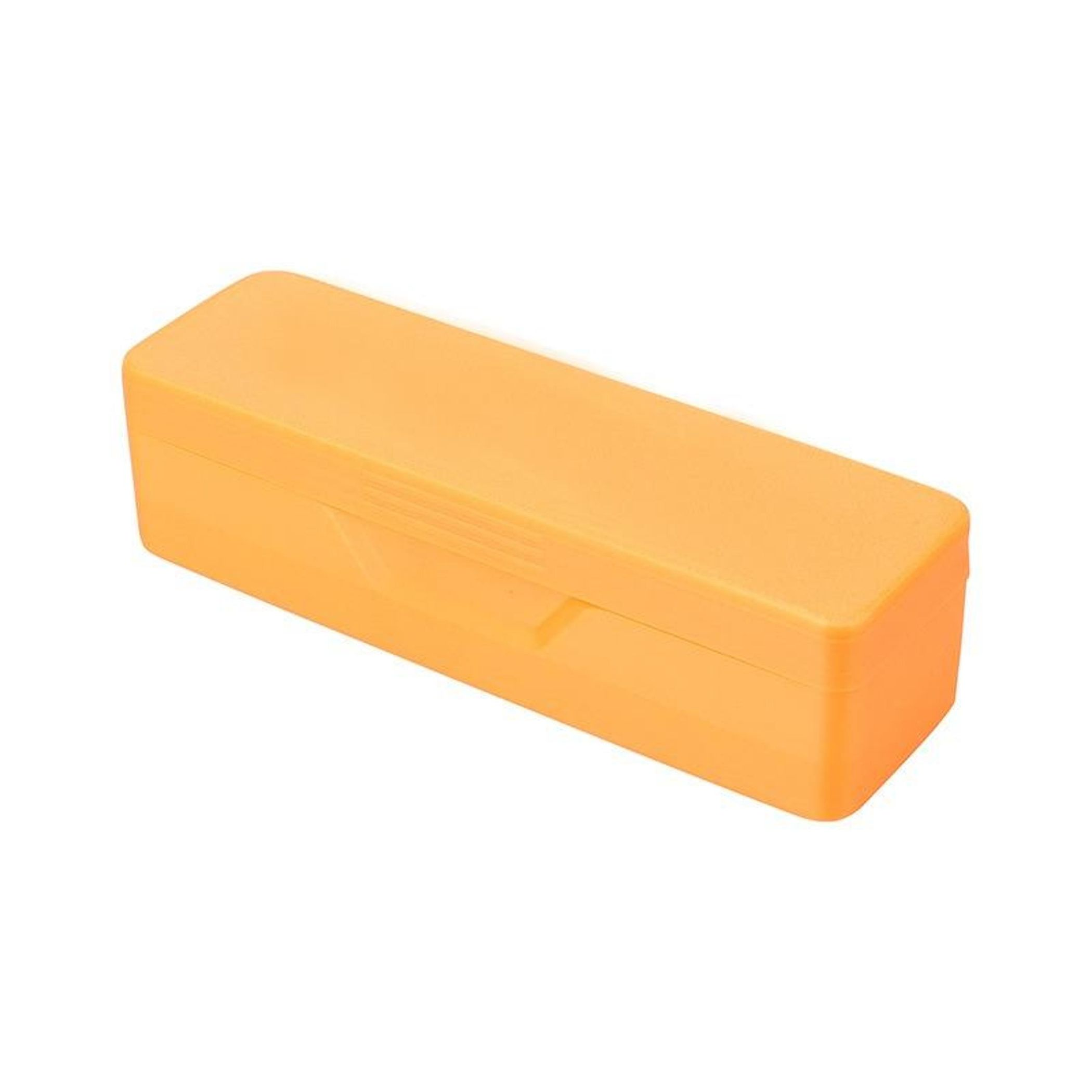 Un contenitore rettangolare arancione con coperchio su sfondo bianco.