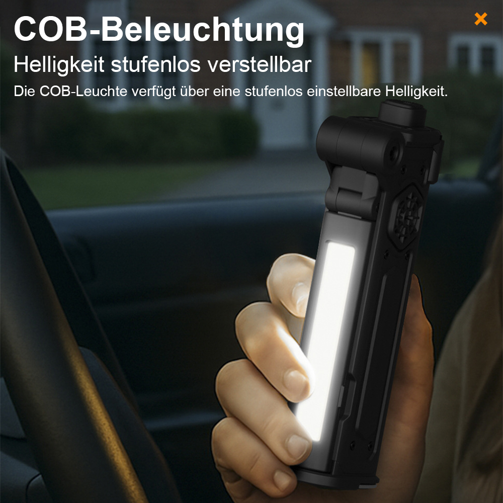 Hand hält eine COB-Leuchte mit einstellbarer Helligkeit im Auto.