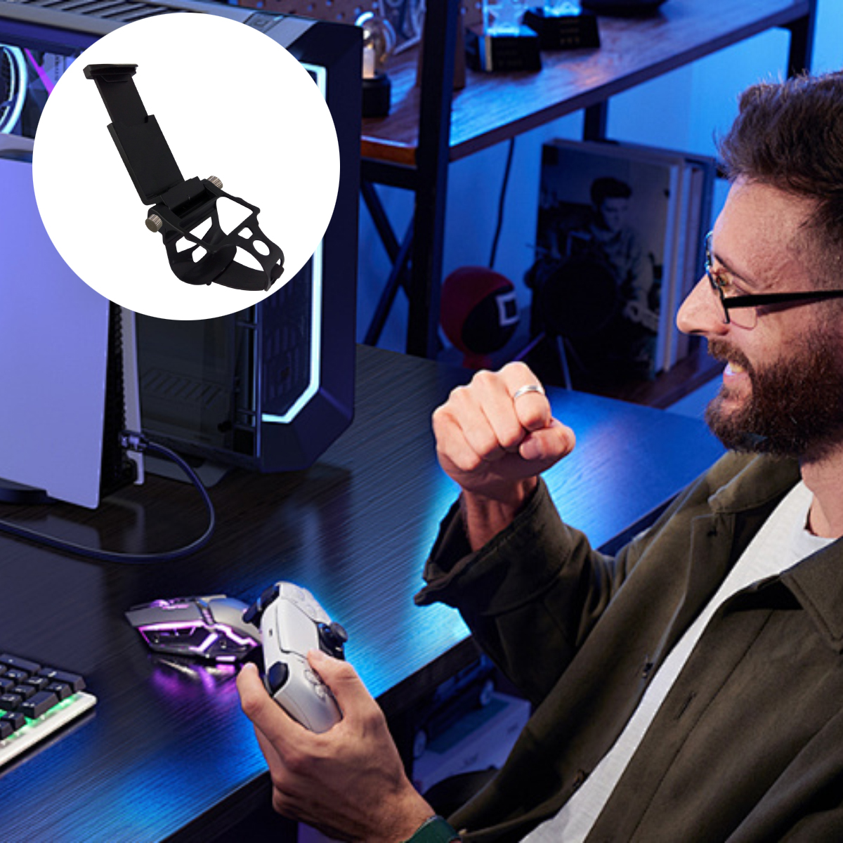 Mann mit Controller spielt Videospiel neben PC und Gaming-Maus.