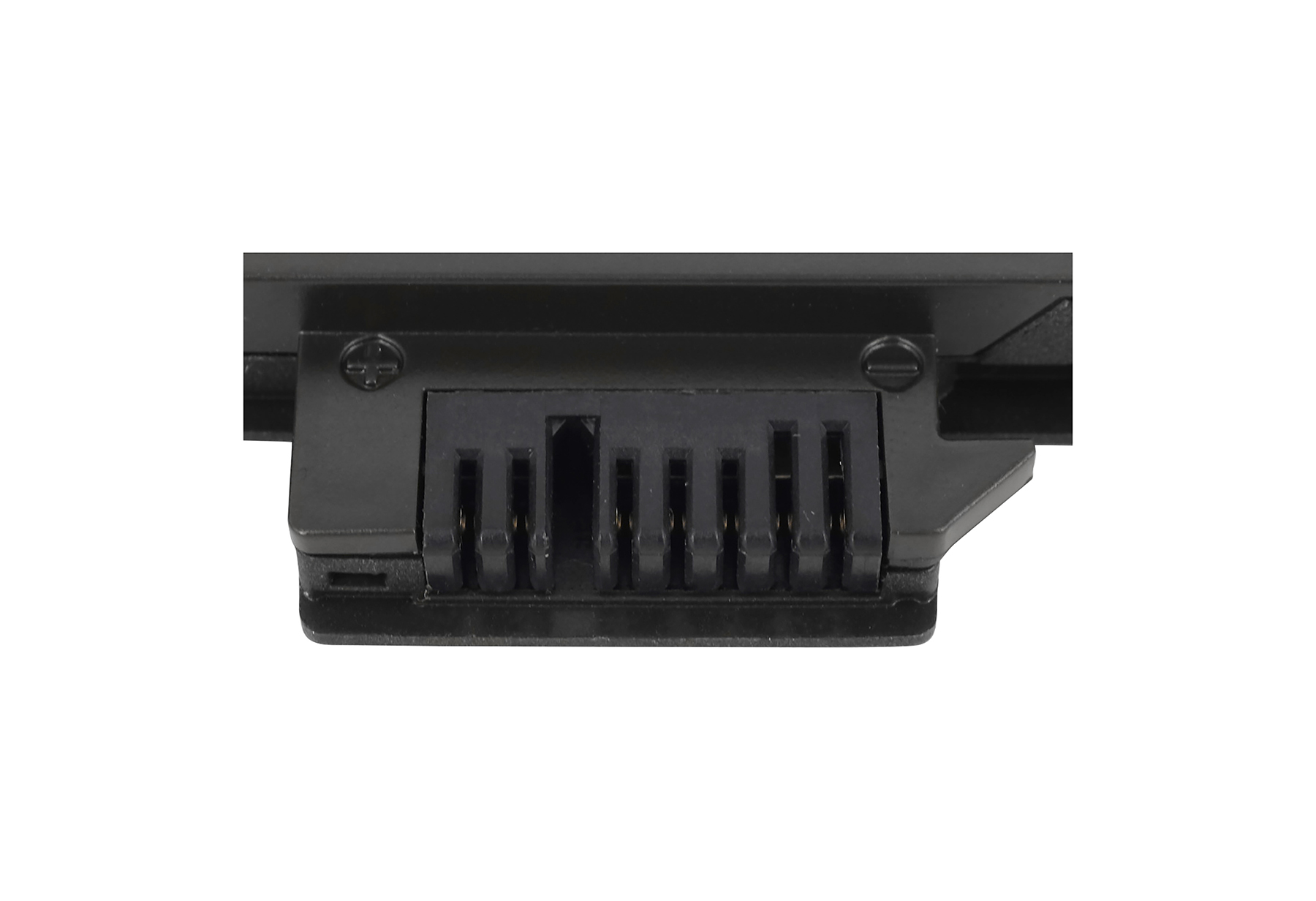 Nahaufnahme eines schwarzen Anschlusses mit mehreren Pins und Schlitzen.