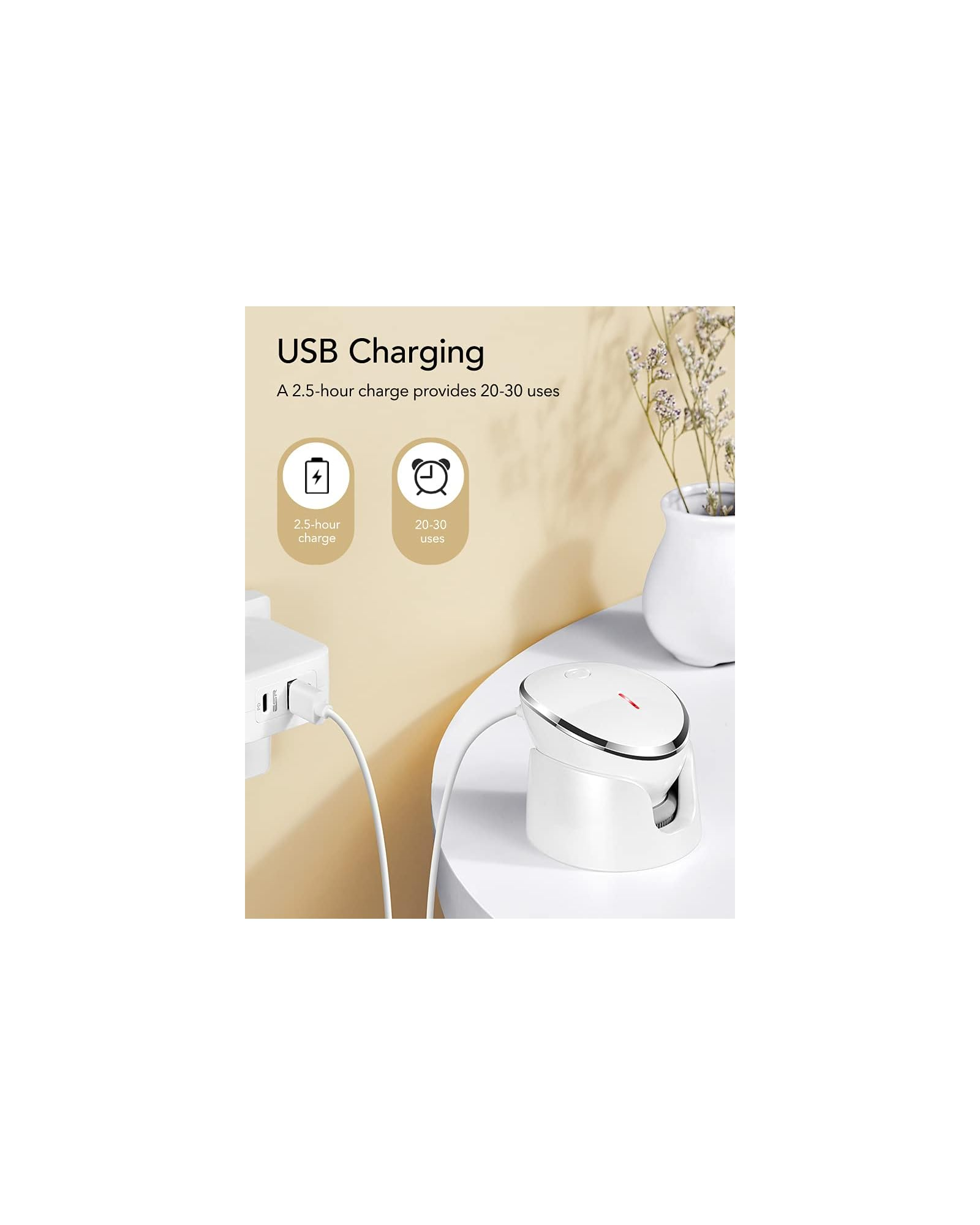 Ein weißes Gerät wird über USB aufgeladen. 2,5 Stunden Ladezeit für 20-30 Anwendungen.