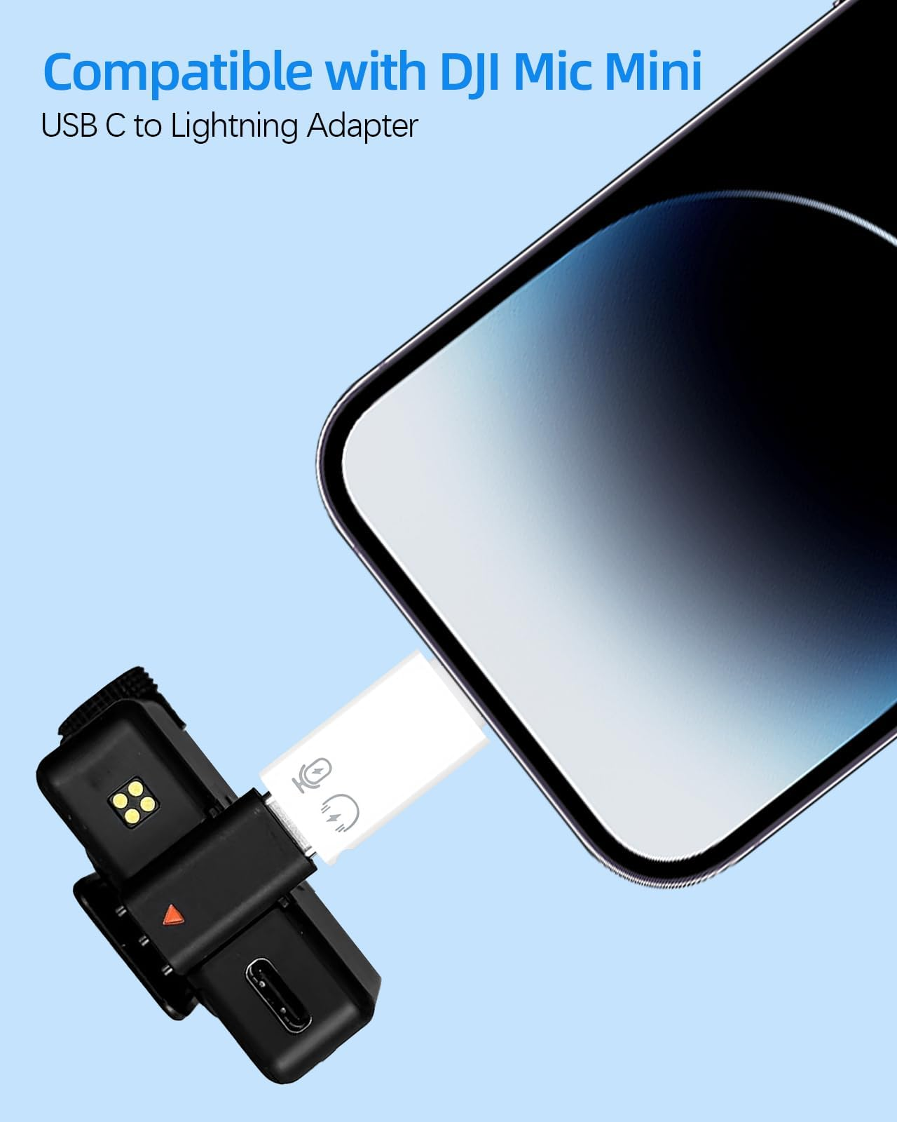 Ein schwarzer Adapter verbindet ein Mikrofon mit einem Smartphone.
