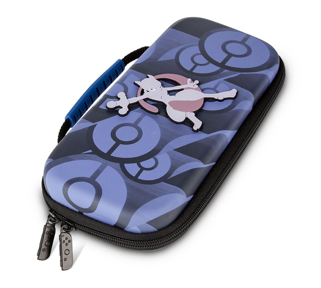 Fioletowe etui Nintendo Switch ze wzorem Mewtwo i Poké Balla.