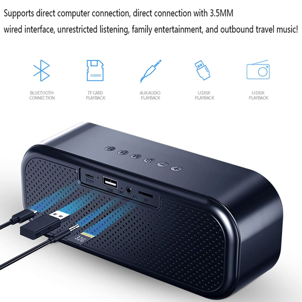 Schwarzer Lautsprecher mit angeschlossenen USB-Kabeln und einer 32G-Karte.