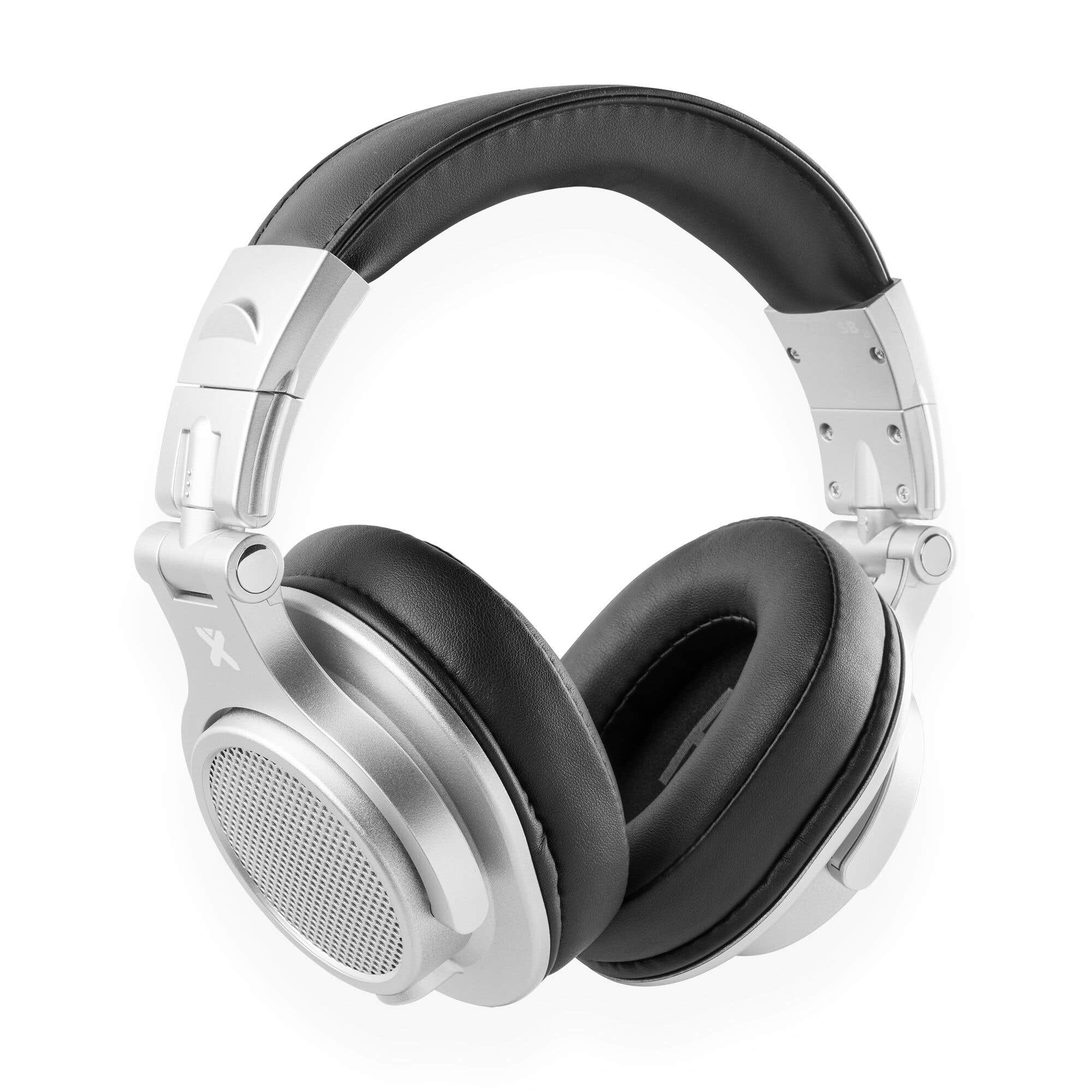 Auriculares plateados con almohadillas negras y diadema plateada.