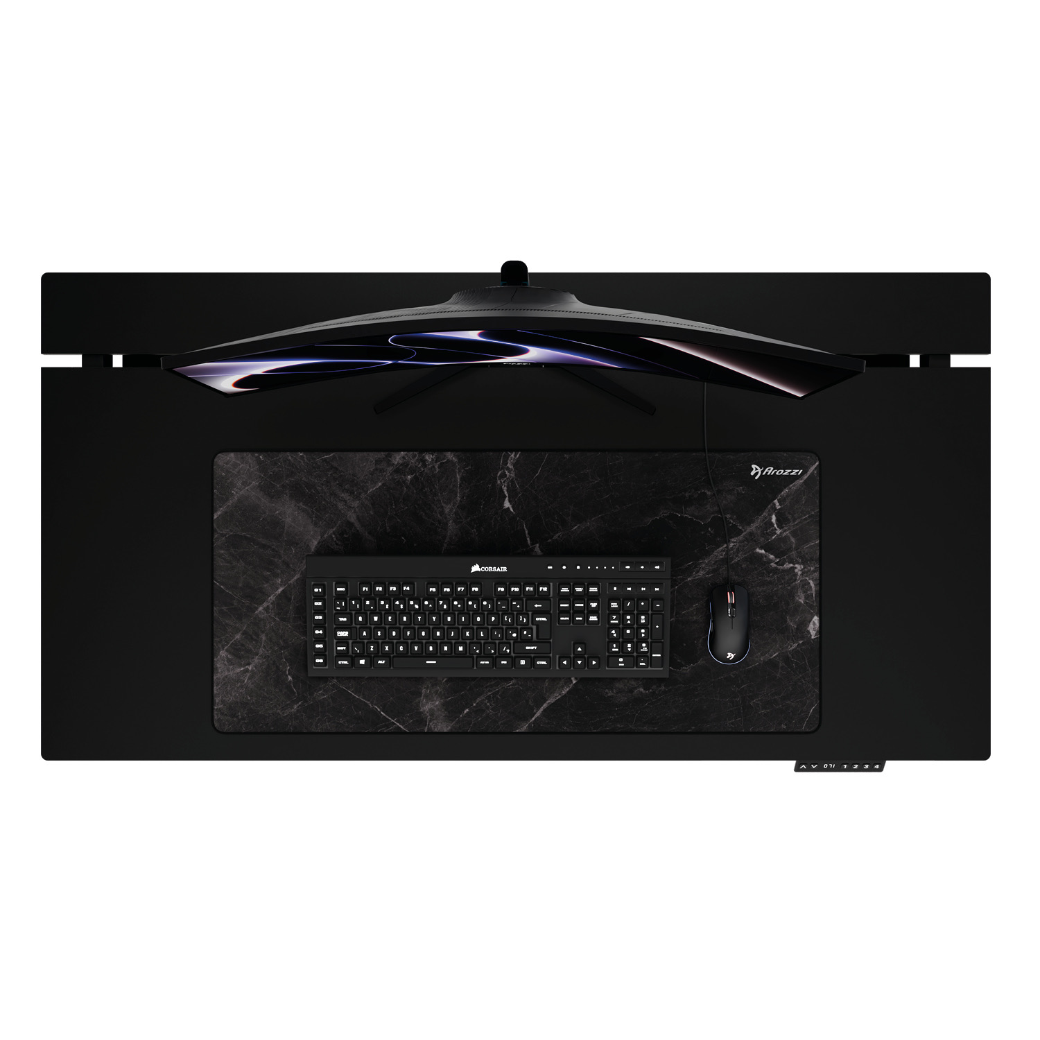 Ein gebogener Monitor über einer Tastatur und Maus auf einer Marmor-Schreibtischunterlage.