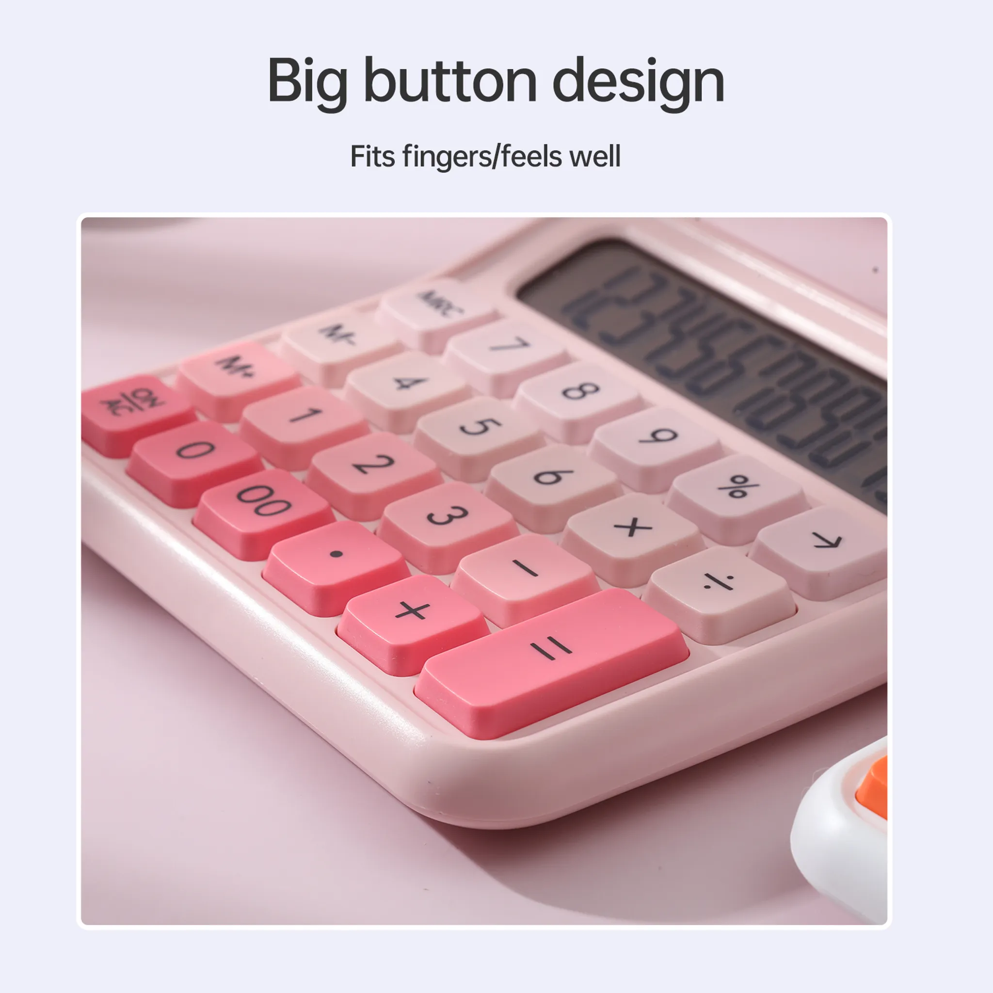 Eine rosafarbene Rechner-Nahaufnahme mit großen Tasten und einem digitalen Display.