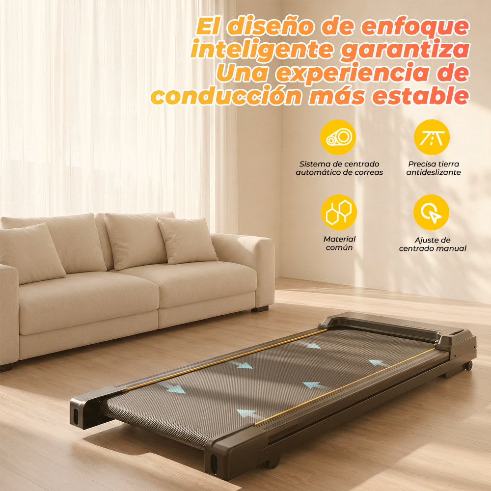 Una cinta de correr está en una sala de estar junto a un sofá. Iconos destacan funciones.