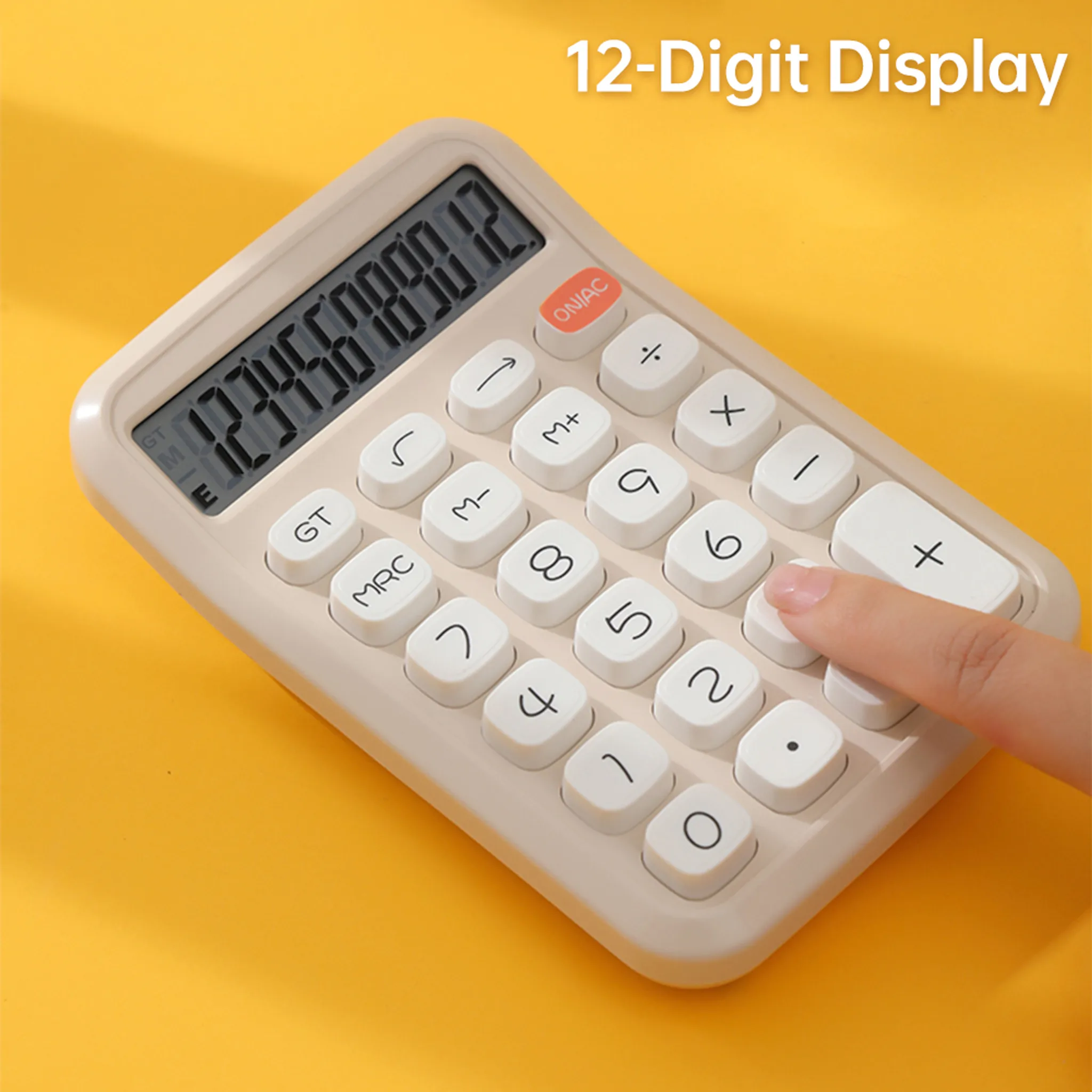 Eine beige Tastatur mit einem Display, auf dem Zahlen angezeigt werden. Eine Hand drückt auf eine Taste.