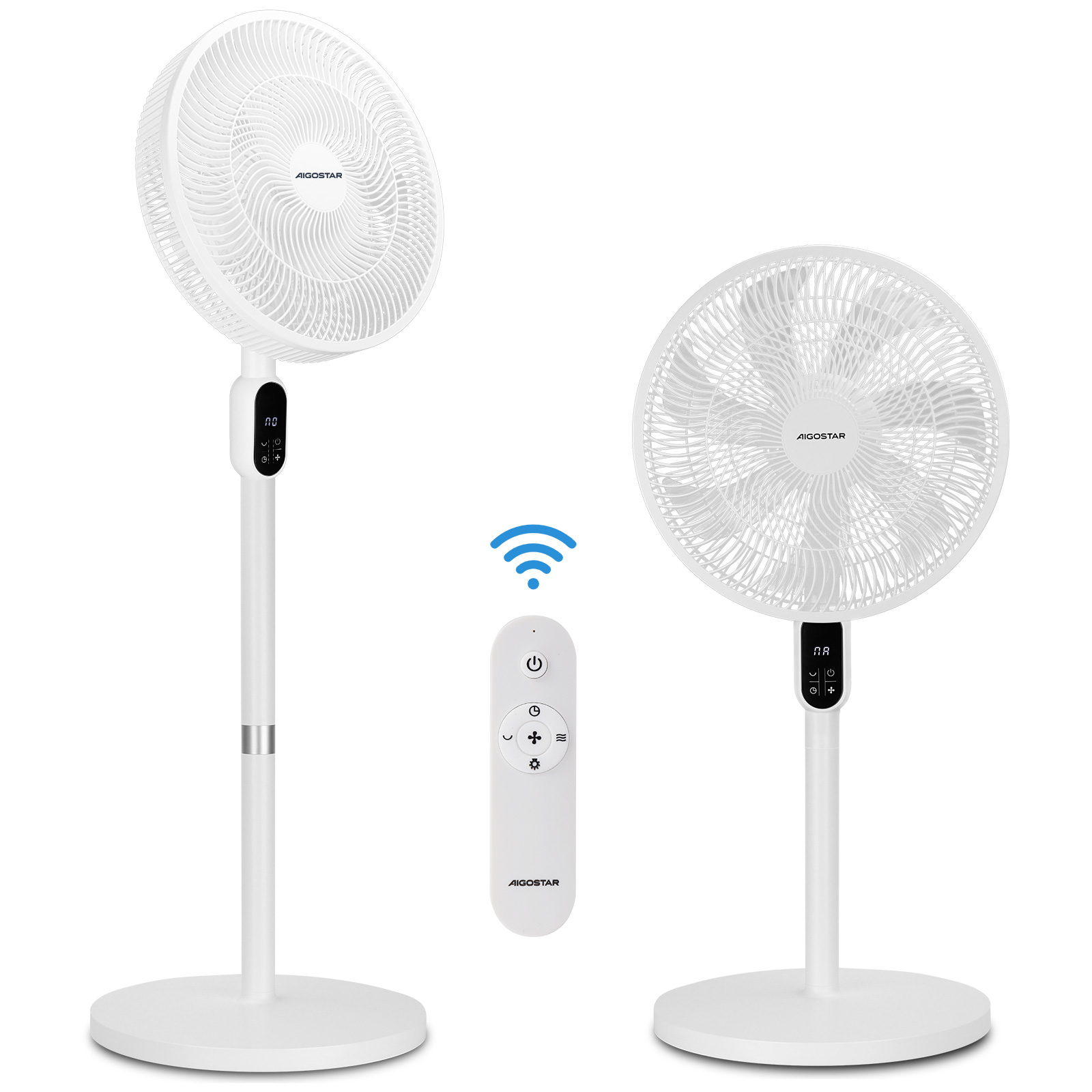 Dos ventiladores de pie blancos, uno a la izquierda, otro a la derecha, con mando a distancia.