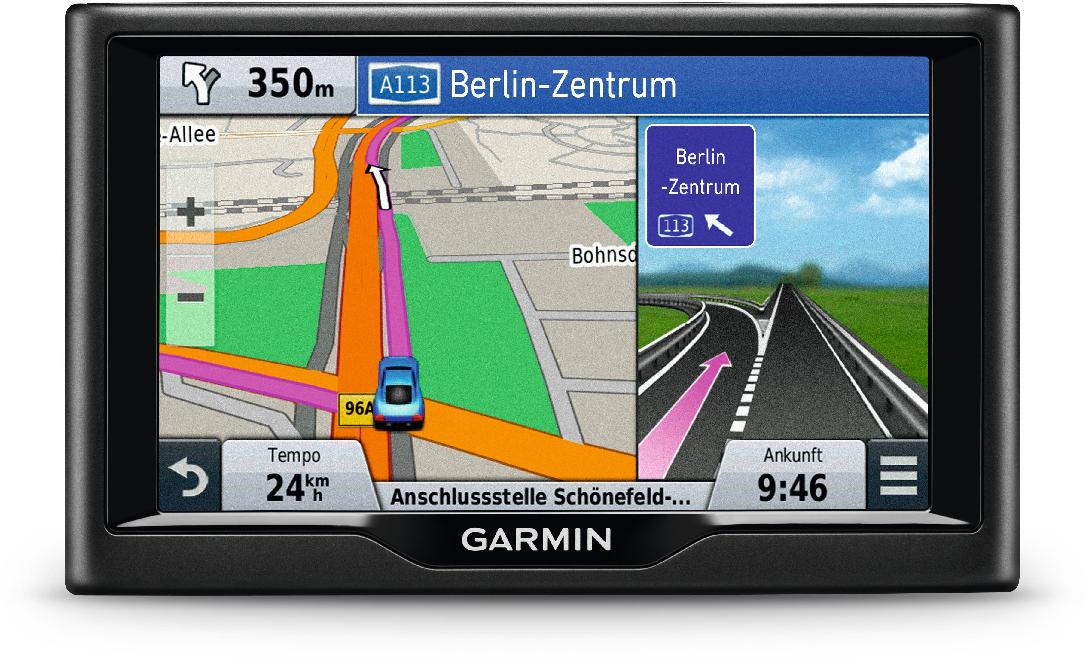 GPS-Gerät zeigt eine Navigationskarte mit einer Route nach Berlin-Zentrum an.