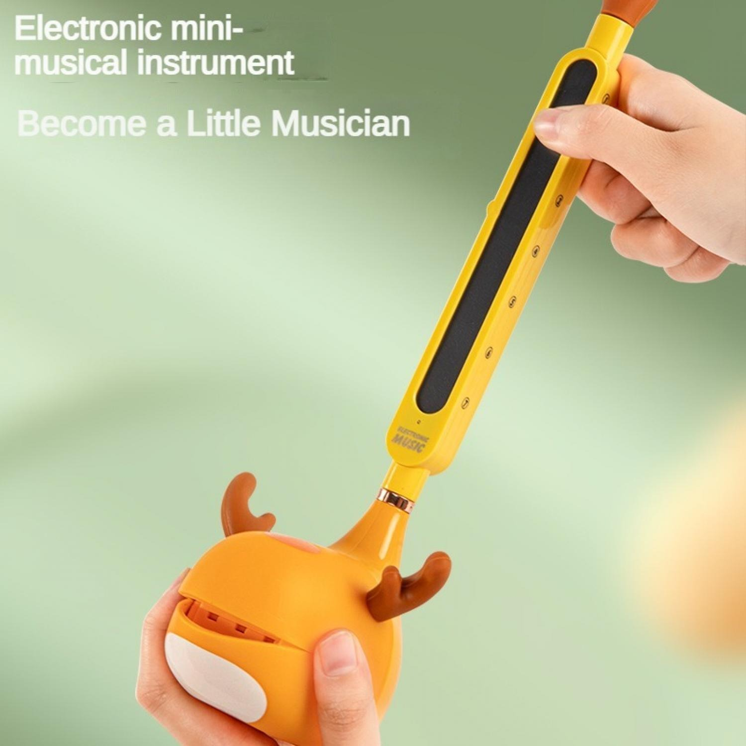 Ein gelbes elektronisches Mini-Musikinstrument mit Rentier-Design wird von Händen gehalten.