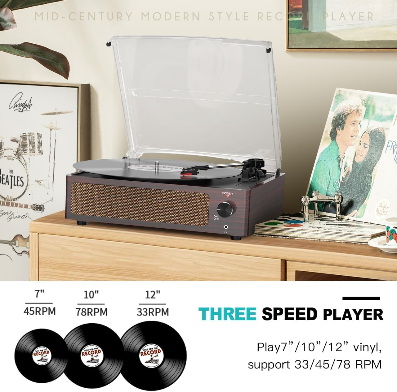 Ein Plattenspieler im Mid-Century-Stil mit drei Geschwindigkeiten und Vinyl-Schallplatten.