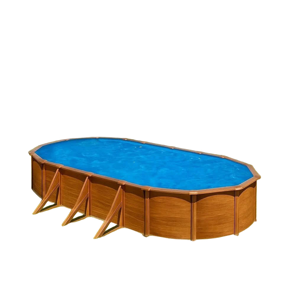Una piscina ovalada con revestimiento de madera y superficie de agua azul.
