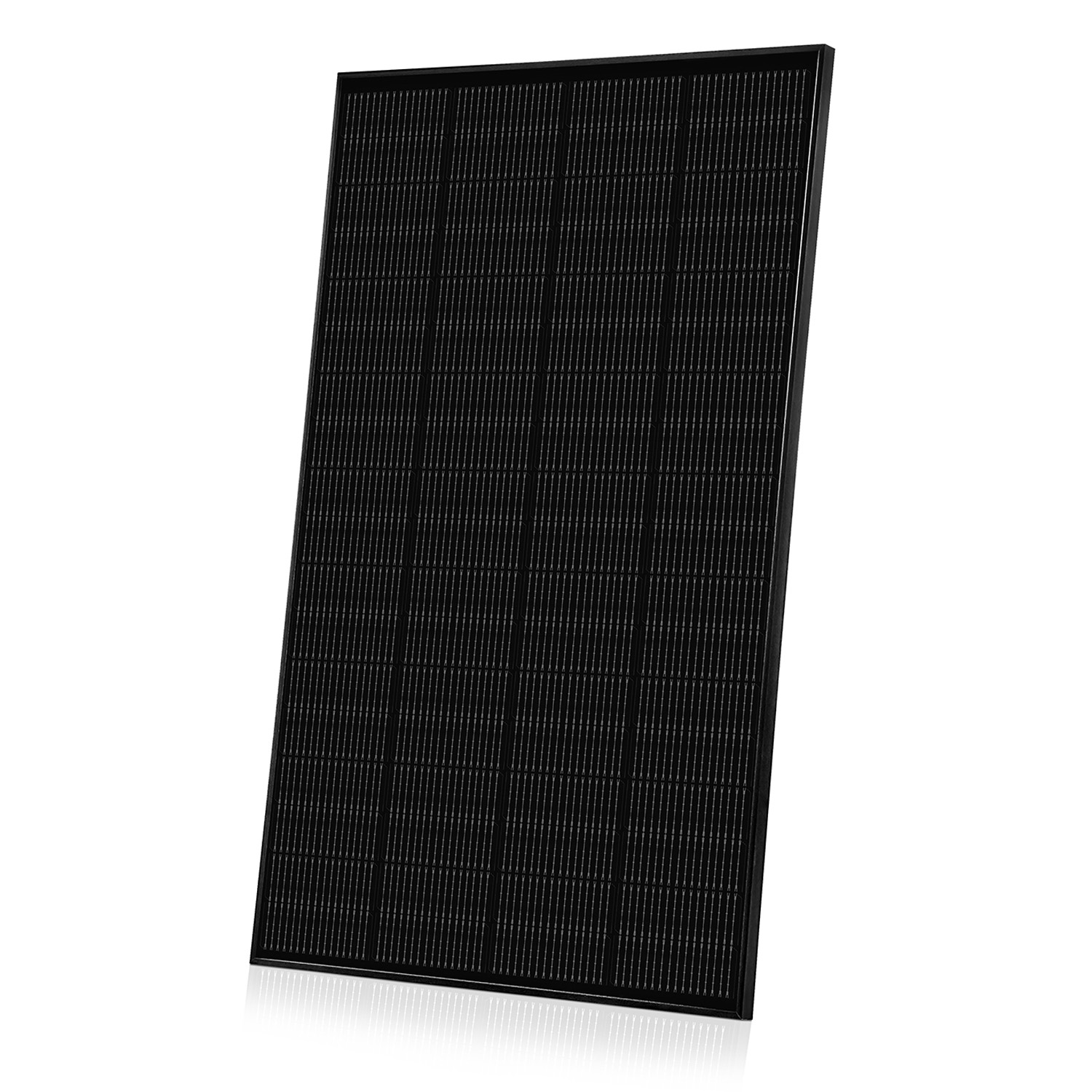 Ein schwarzes Solarmodul auf weißem Hintergrund mit Reflexion.