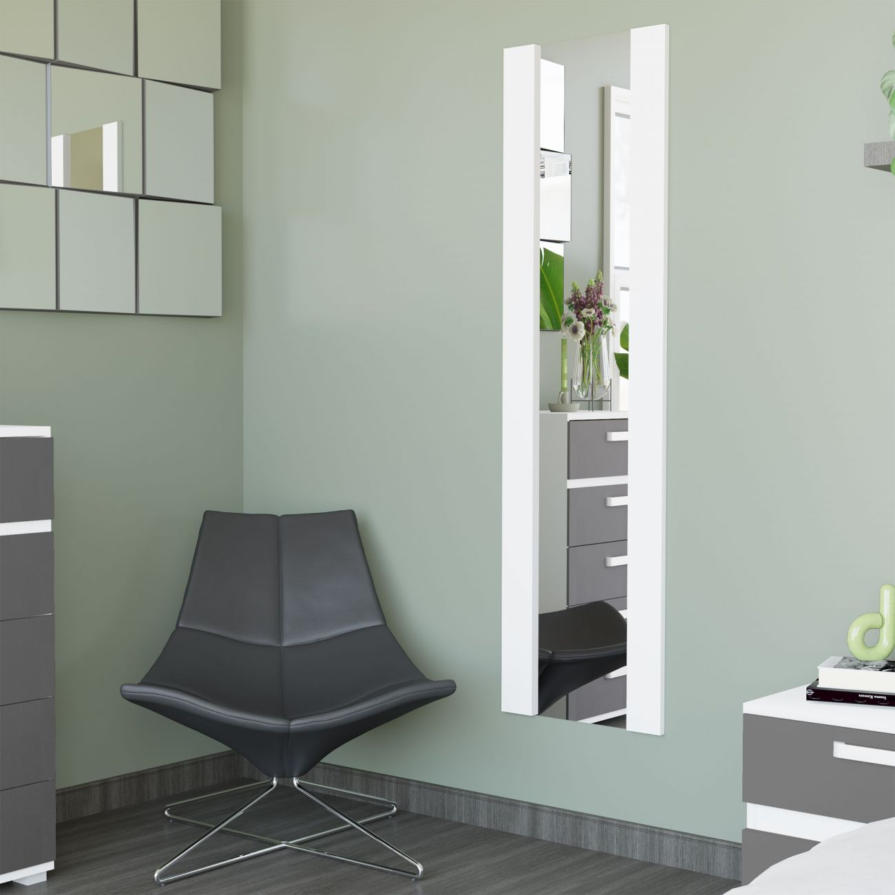 Una habitación moderna con una silla gris, un armario blanco estrecho con cajones y un espejo.