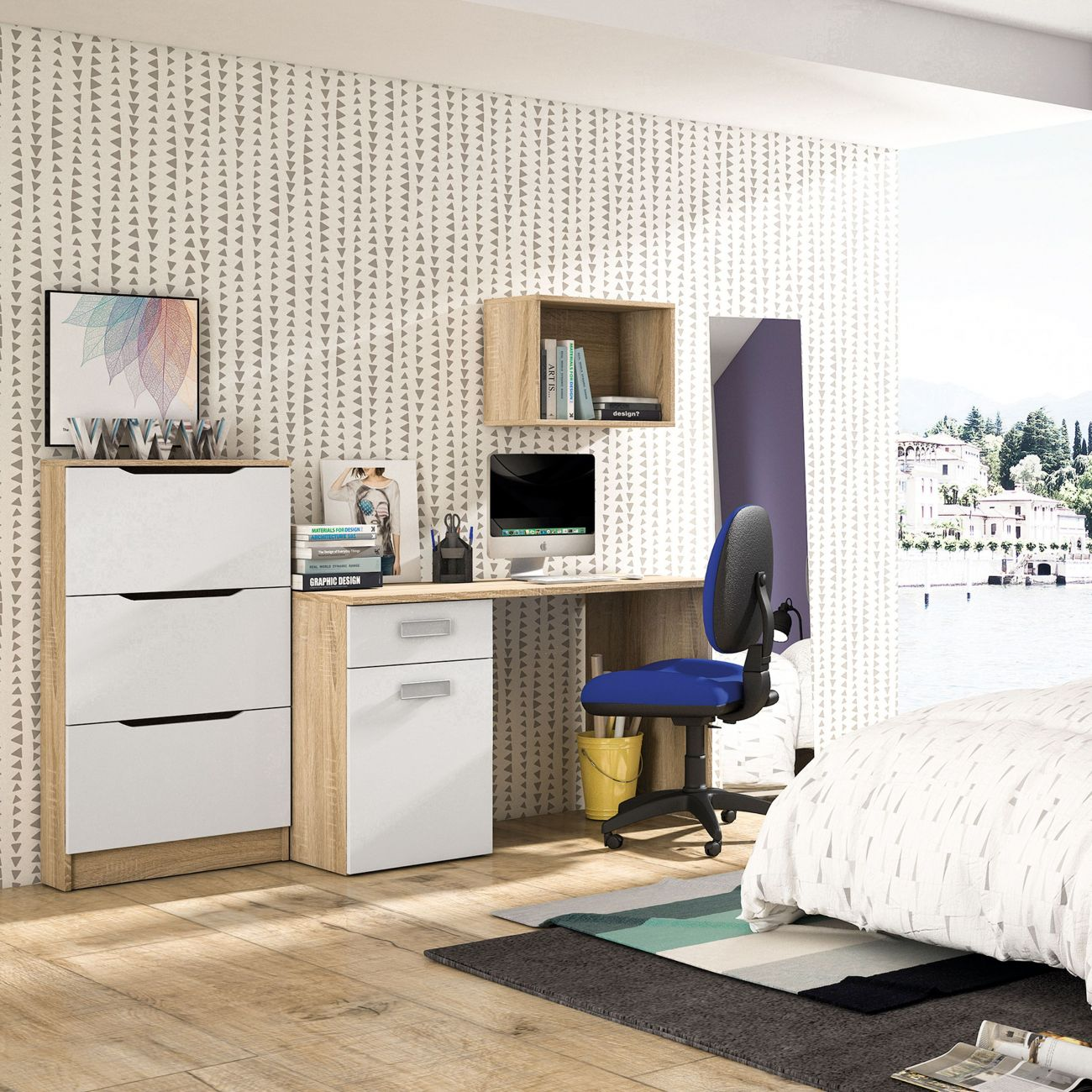 Un dormitorio moderno con escritorio, computadora, silla azul y cajones blancos, con vistas a un lago.