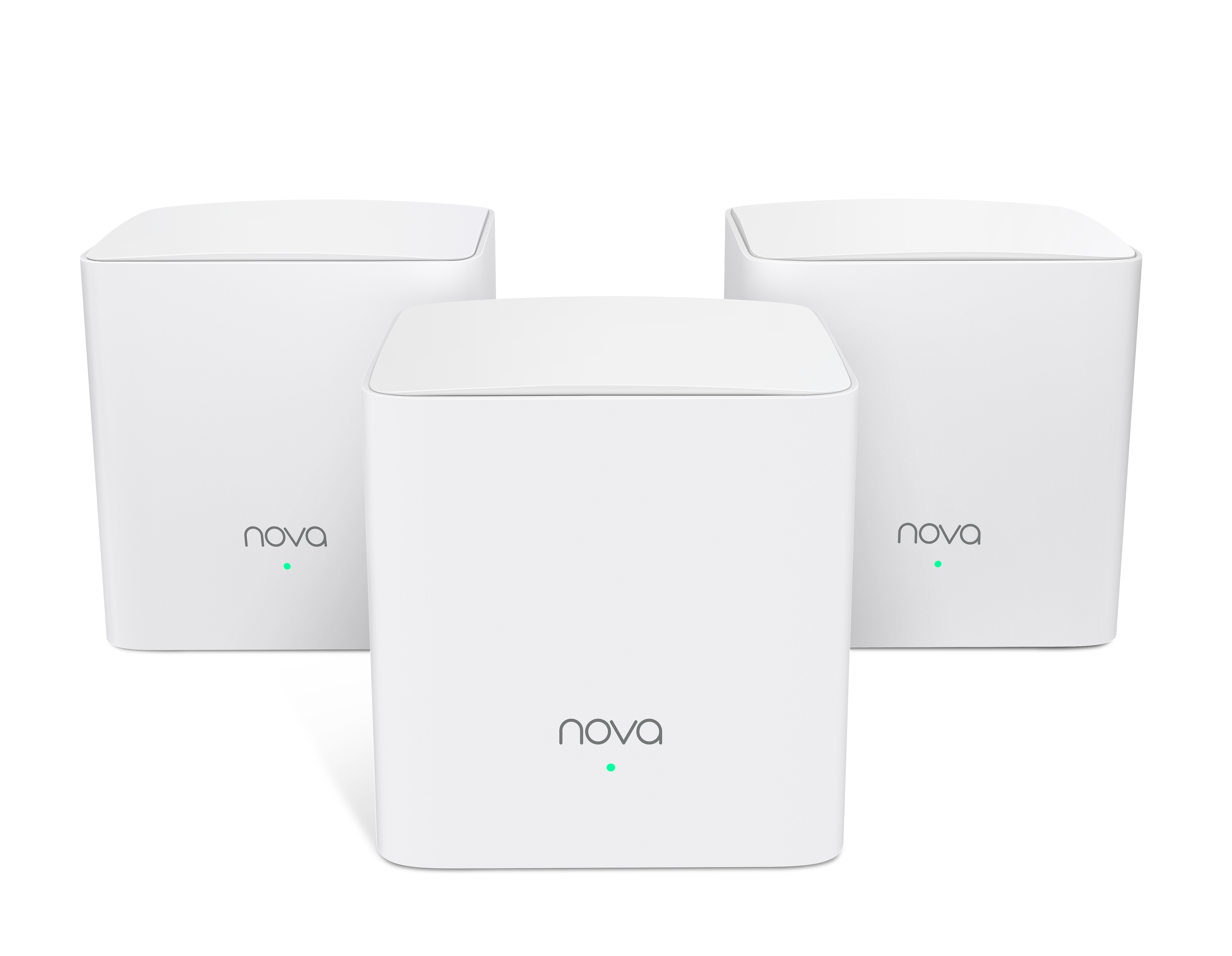 Tre router Nova bianchi sono disposti fianco a fianco su sfondo bianco.