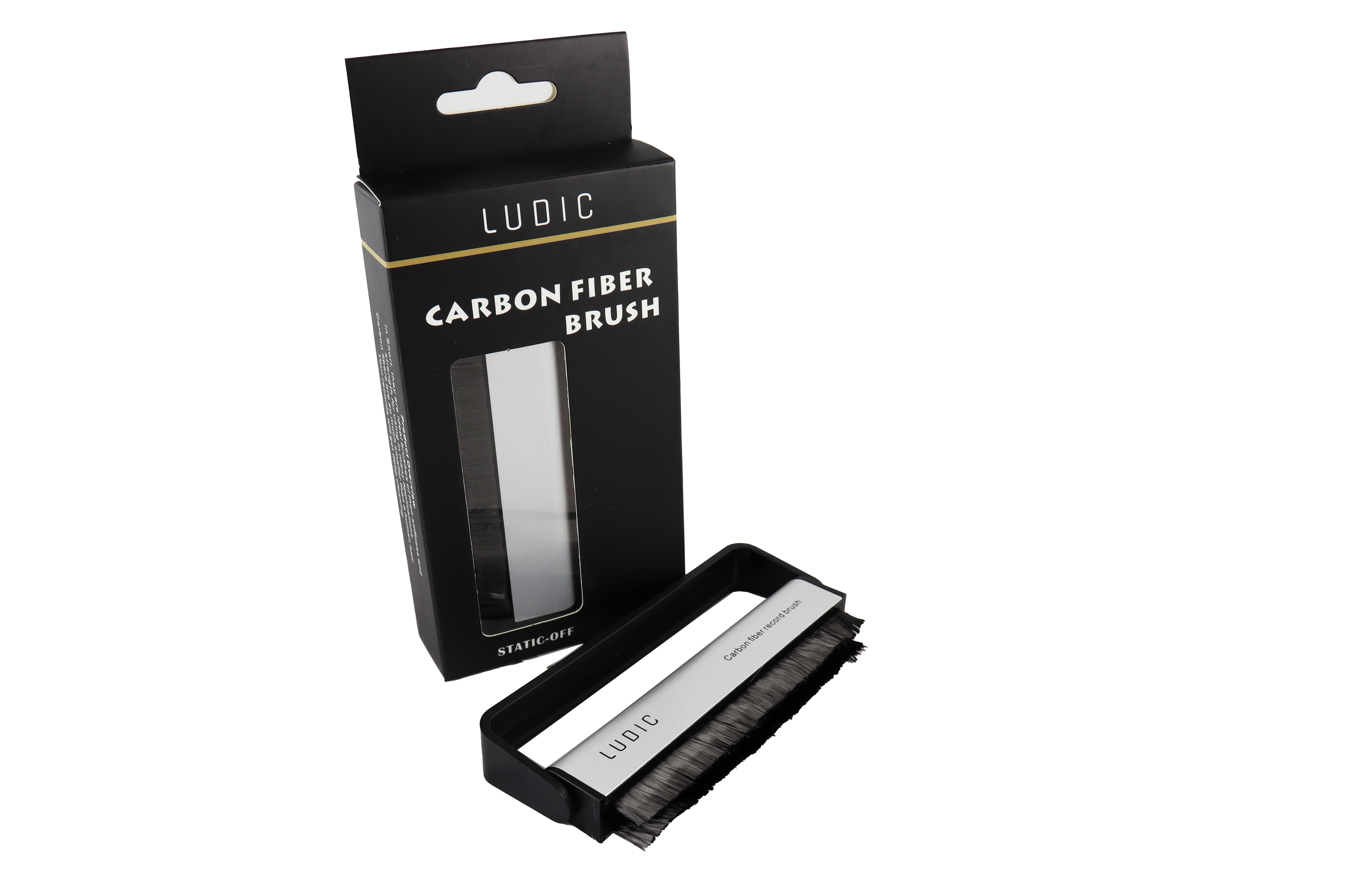 Zwarte doos met "LUDIC CARBON FIBER BRUSH" en een borstel.