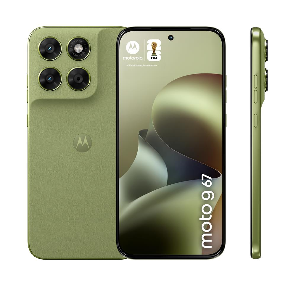 Drei Ansichten eines grünen Motorola Moto G 67 Telefons: Vorder-, Rück- und Seitenansicht.