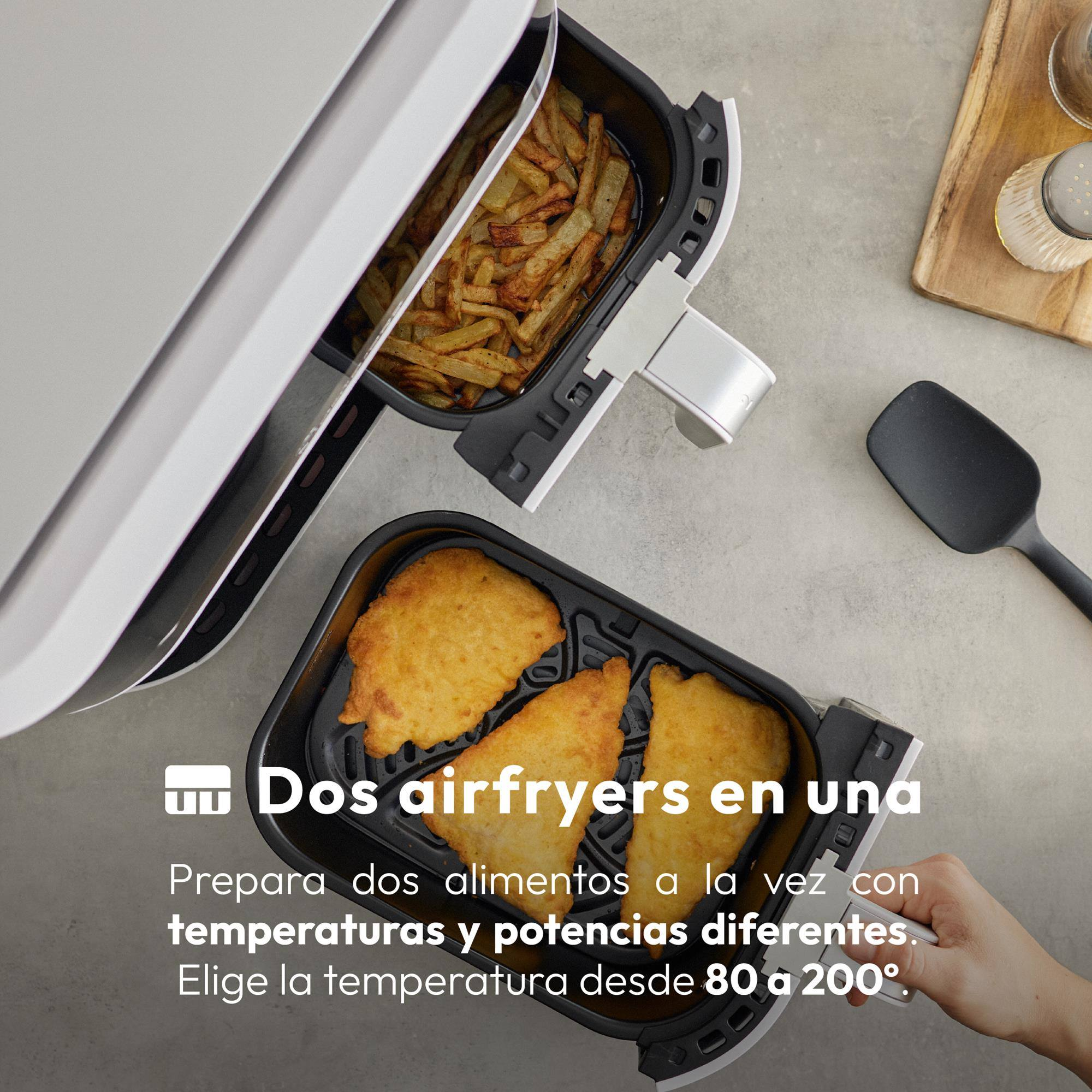 Dos freidoras de aire en una. Cocinando patatas y pollo a diferentes temperaturas.
