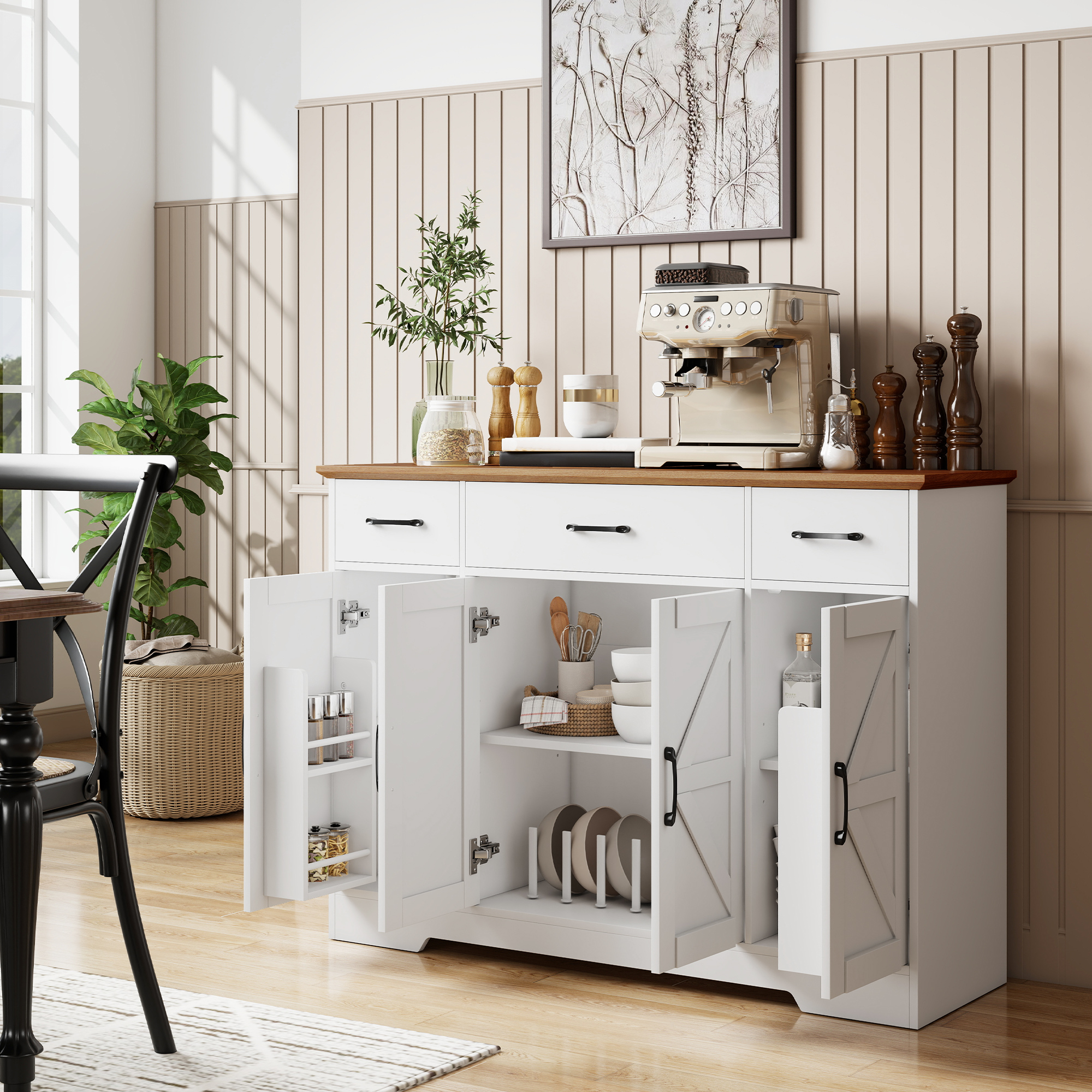 Una credenza bianca con piano in legno, macchina da caffè, macina spezie e piante.