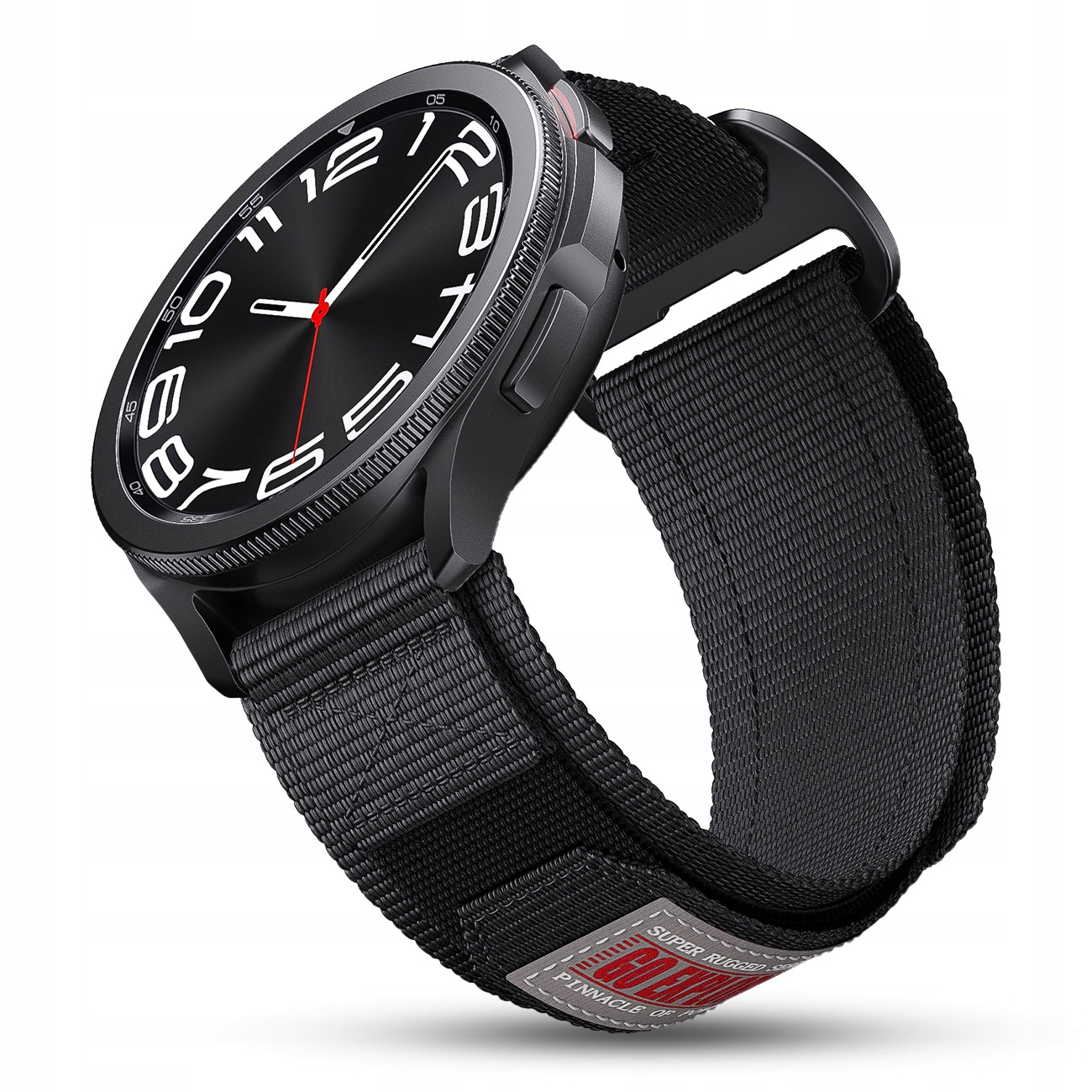Czarny smartwatch z czarnym paskiem z tkaniny. Tarcza zegarka pokazuje białe cyfry i czerwoną wskazówkę sekundową.