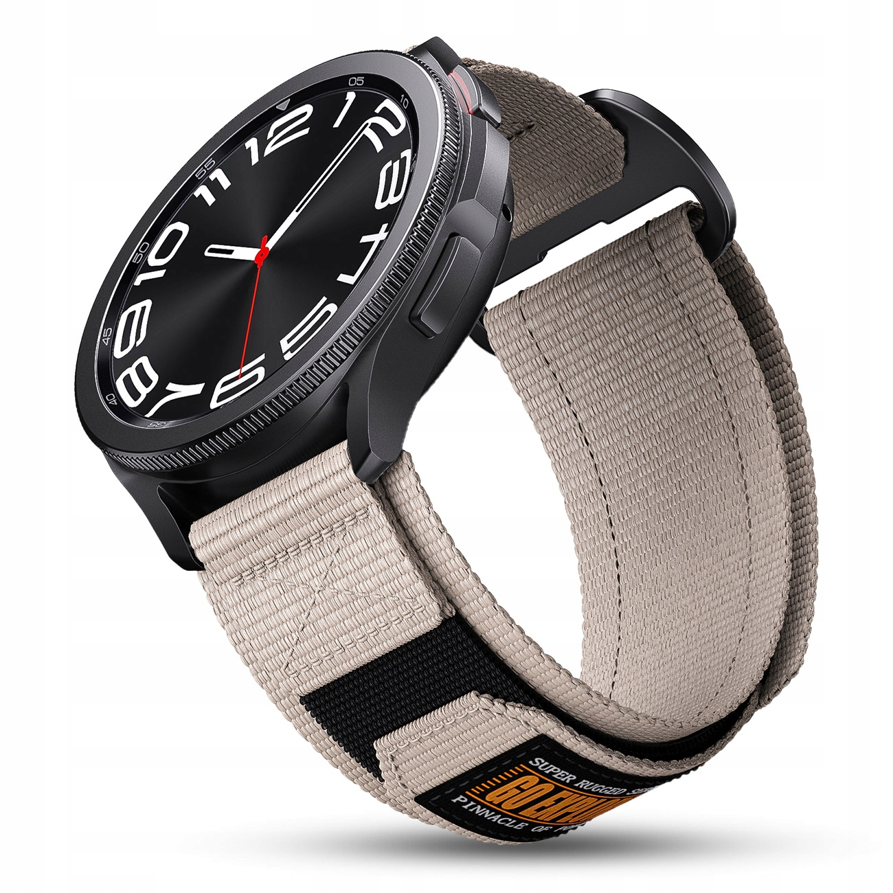 Czarny smartwatch z beżowym paskiem z tkaniny i dużymi białymi cyframi.
