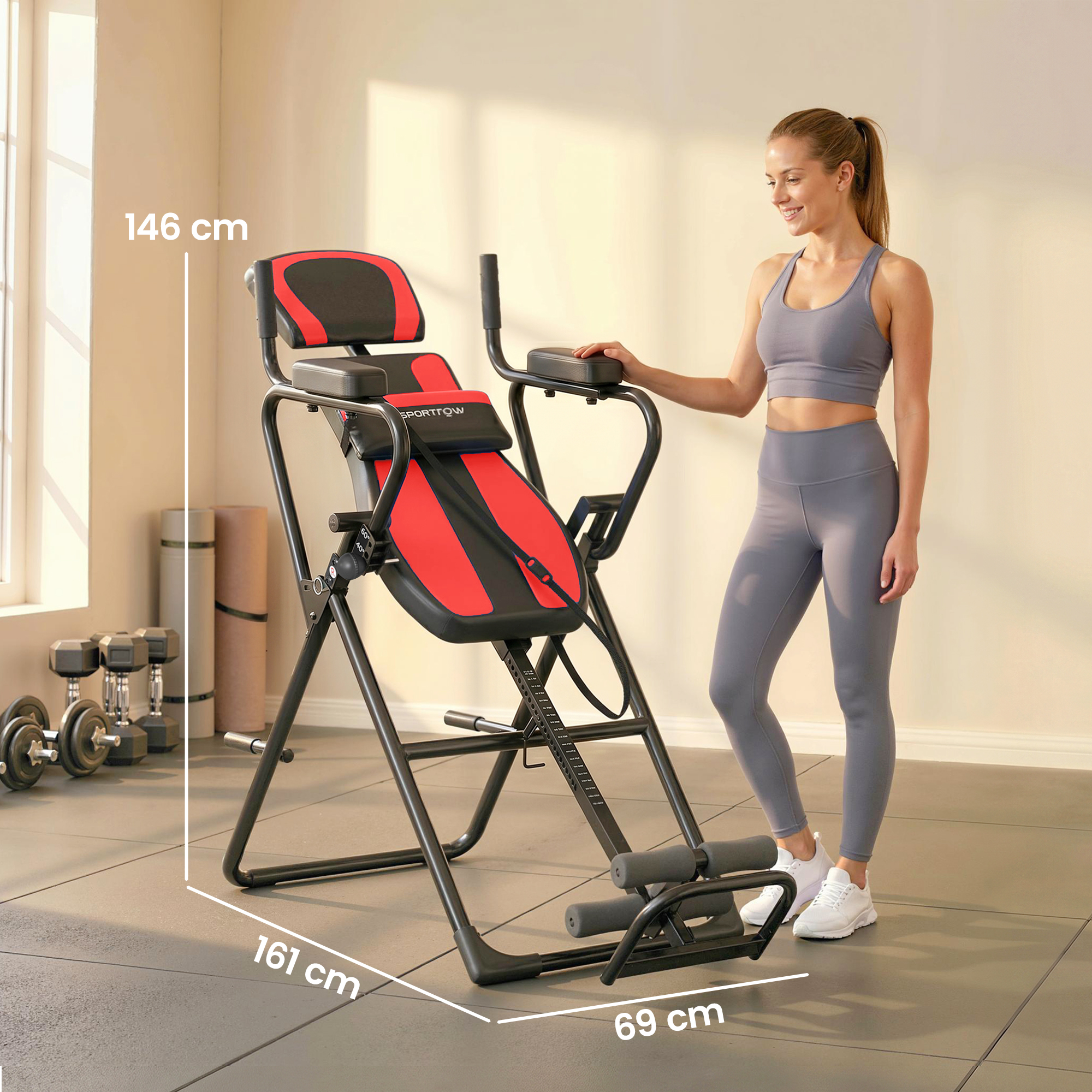 Mujer con ropa deportiva gris junto a una mesa de inversión roja y negra. Dimensiones mostradas.