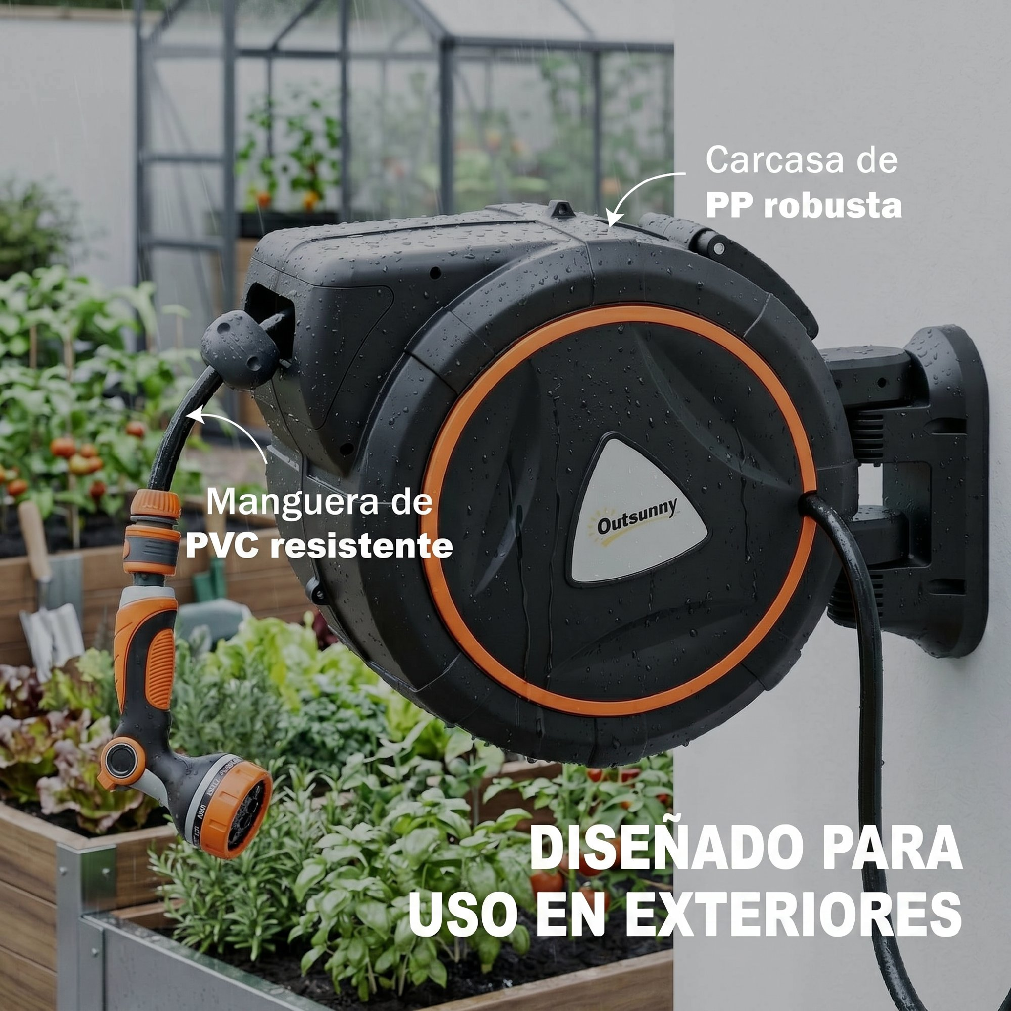 Carrete de manguera de jardín negro con boquilla, montado en pared.