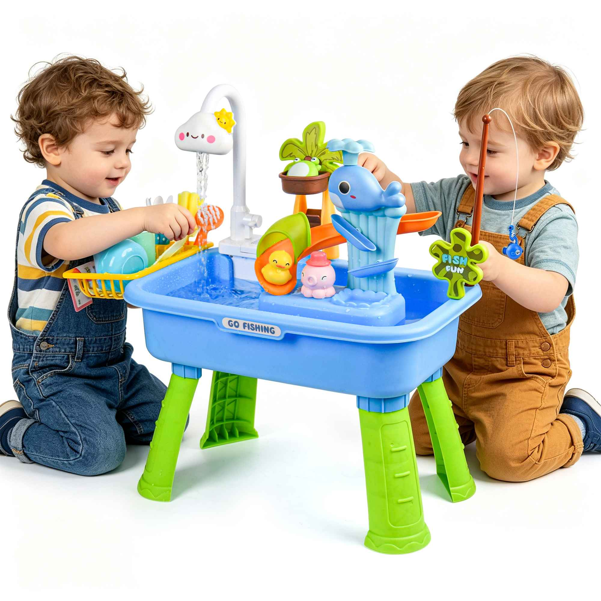 Zwei Kleinkinder spielen mit einem blauen Angeltisch. Wasser fließt aus einem Wolkenwasserhahn.