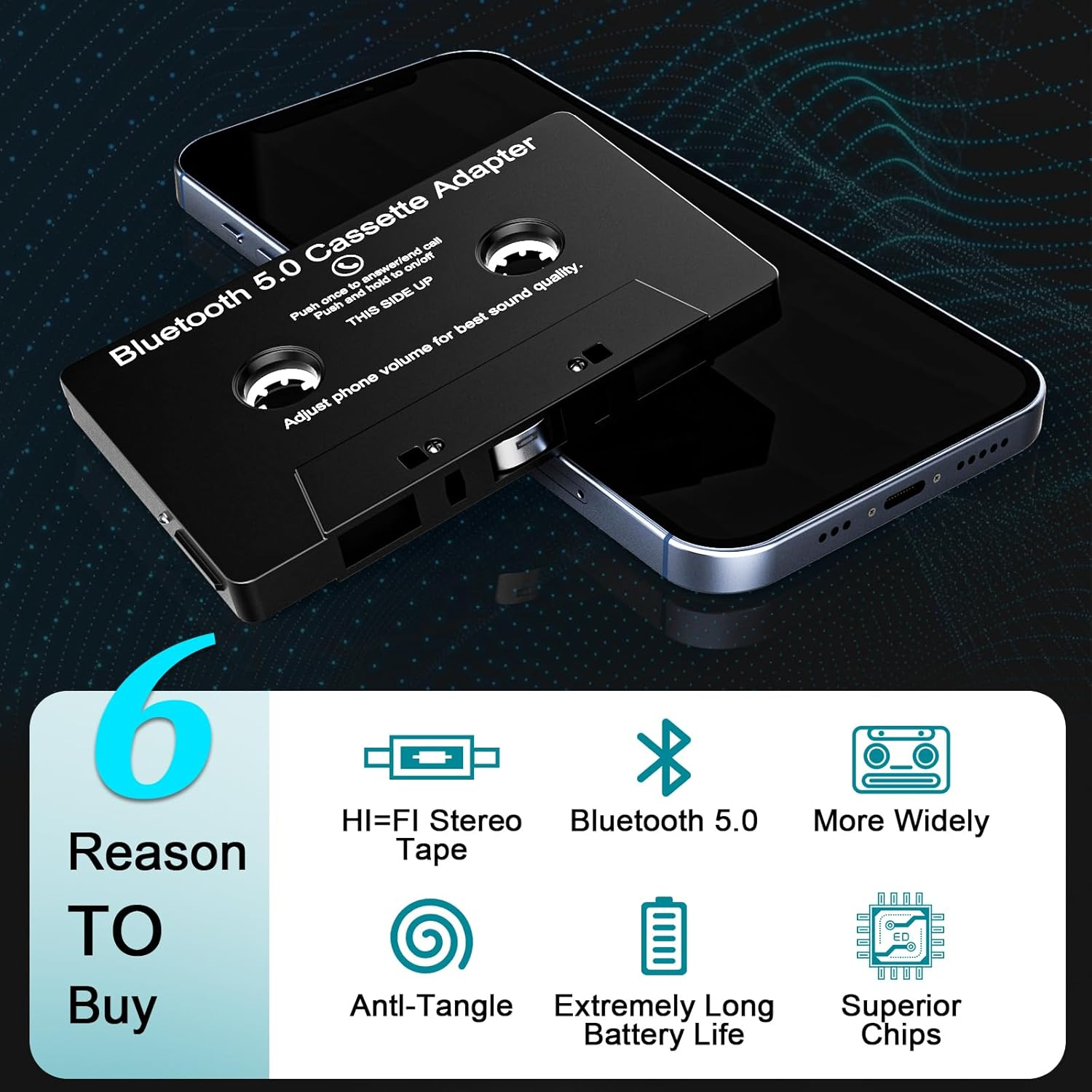 Ein Bluetooth 5.0 Kassettenadapter liegt auf einem Smartphone. Icons zeigen Features.