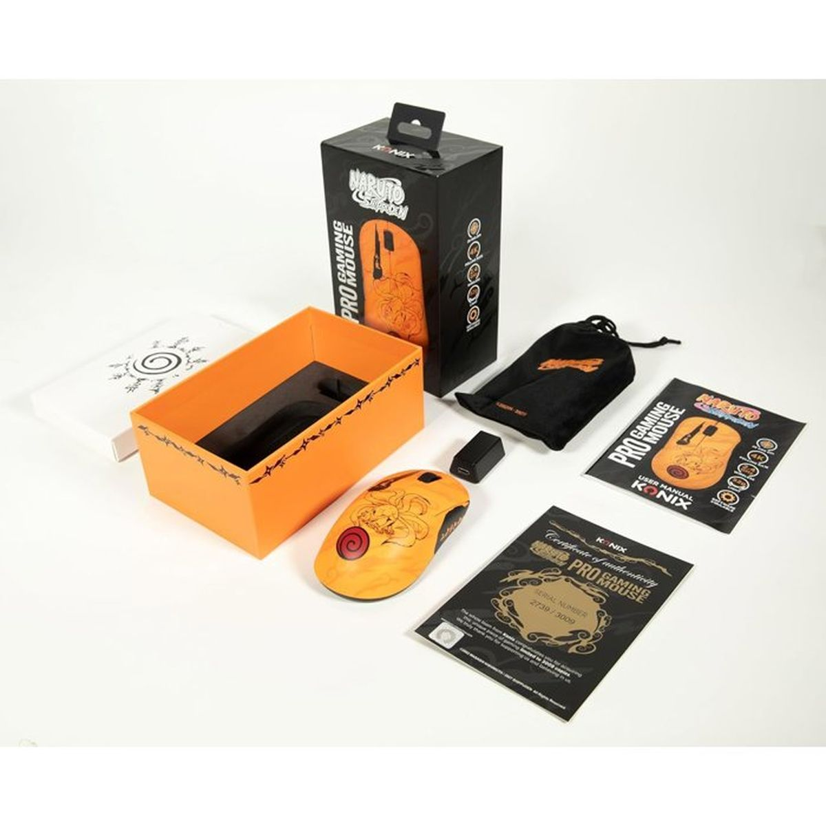 Ein orangefarbener Gaming-Maus-Set mit Naruto-Motiv, Zubehör und Anleitungen.