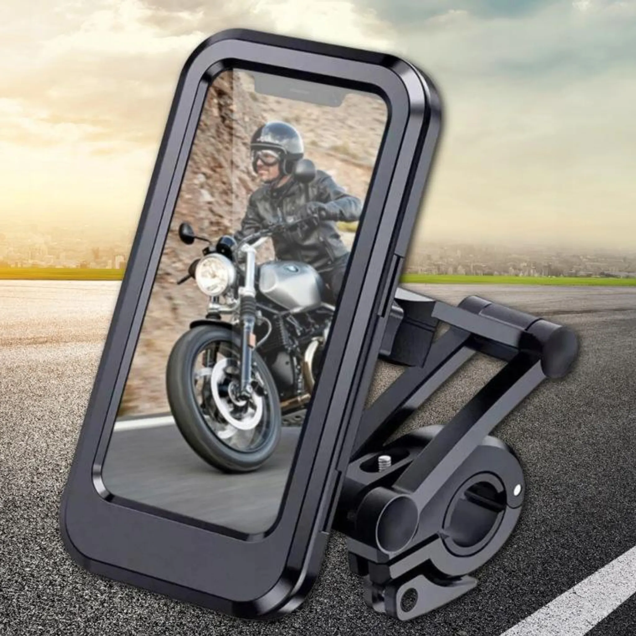 Motorradhalterung mit Handy, zeigt Motorradfahrer auf Straße bei Sonnenuntergang.