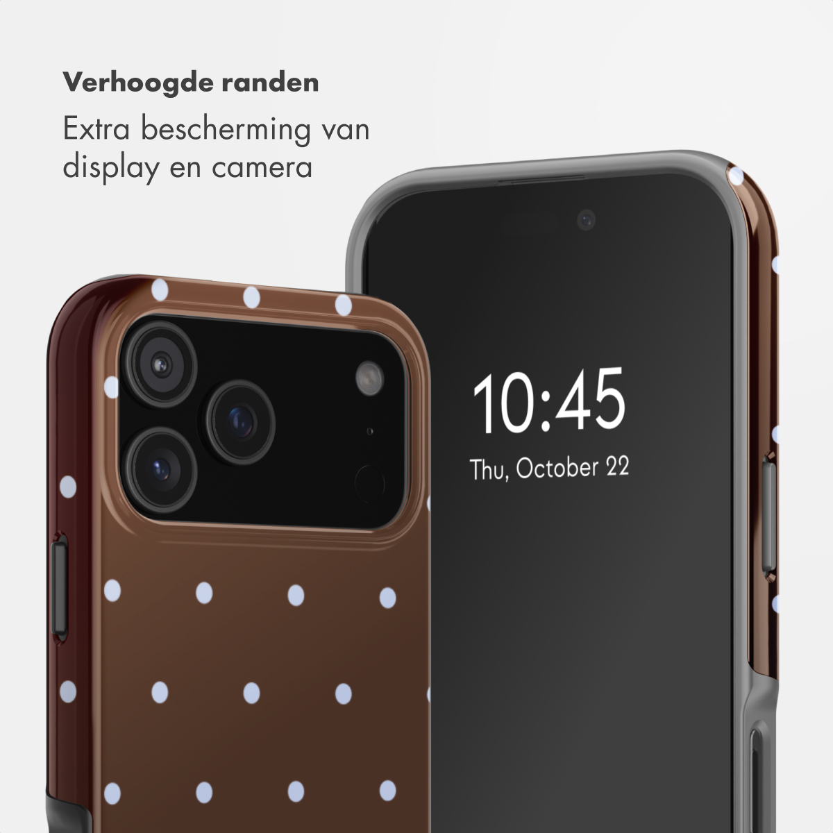 Braune Handyhülle mit weißen Punkten und Kamera. Smartphone-Display zeigt Uhrzeit.