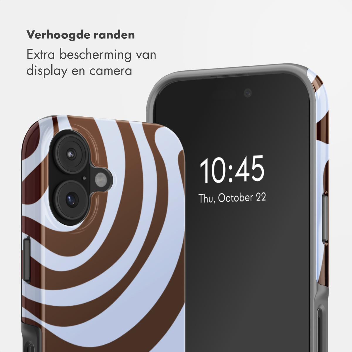 Ein Handy mit einer braunen und weißen Hülle, das auf dem Bildschirm die Uhrzeit anzeigt.