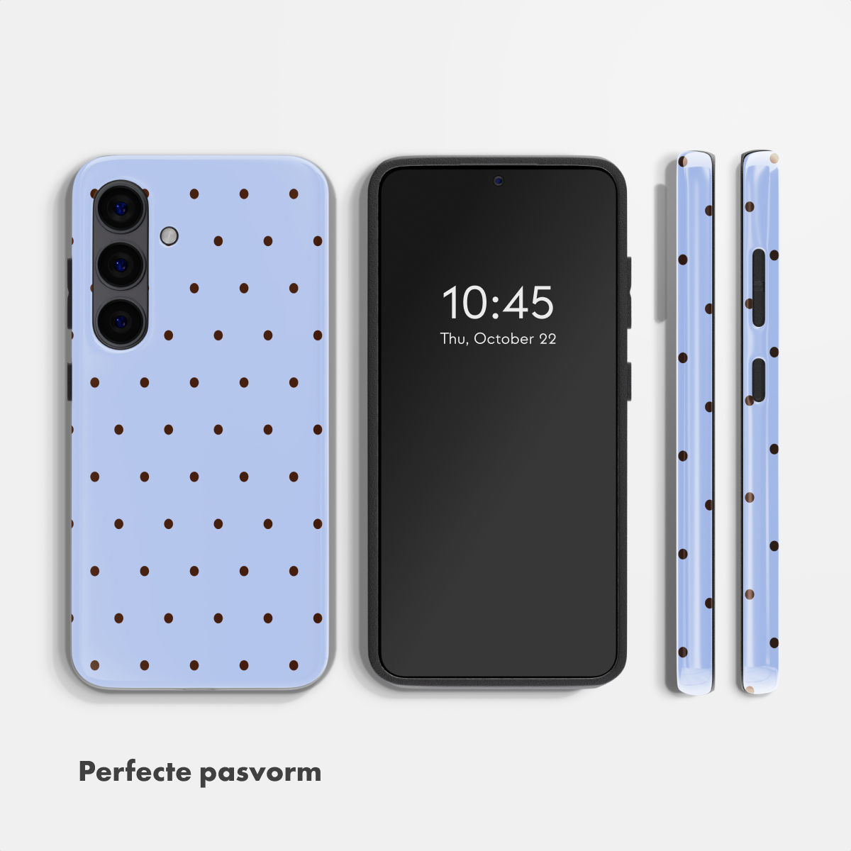 Una funda de teléfono azul claro con puntos marrones junto a un smartphone.