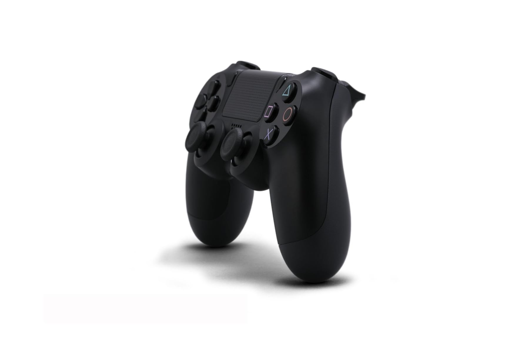 Schwarzer Videospiel-Controller mit Knöpfen und Joysticks auf weißem Hintergrund.