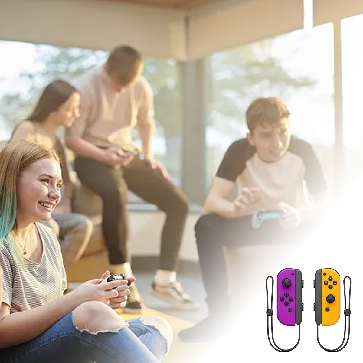 Freunde spielen Videospiele mit Joy-Con-Controllern im Freien.