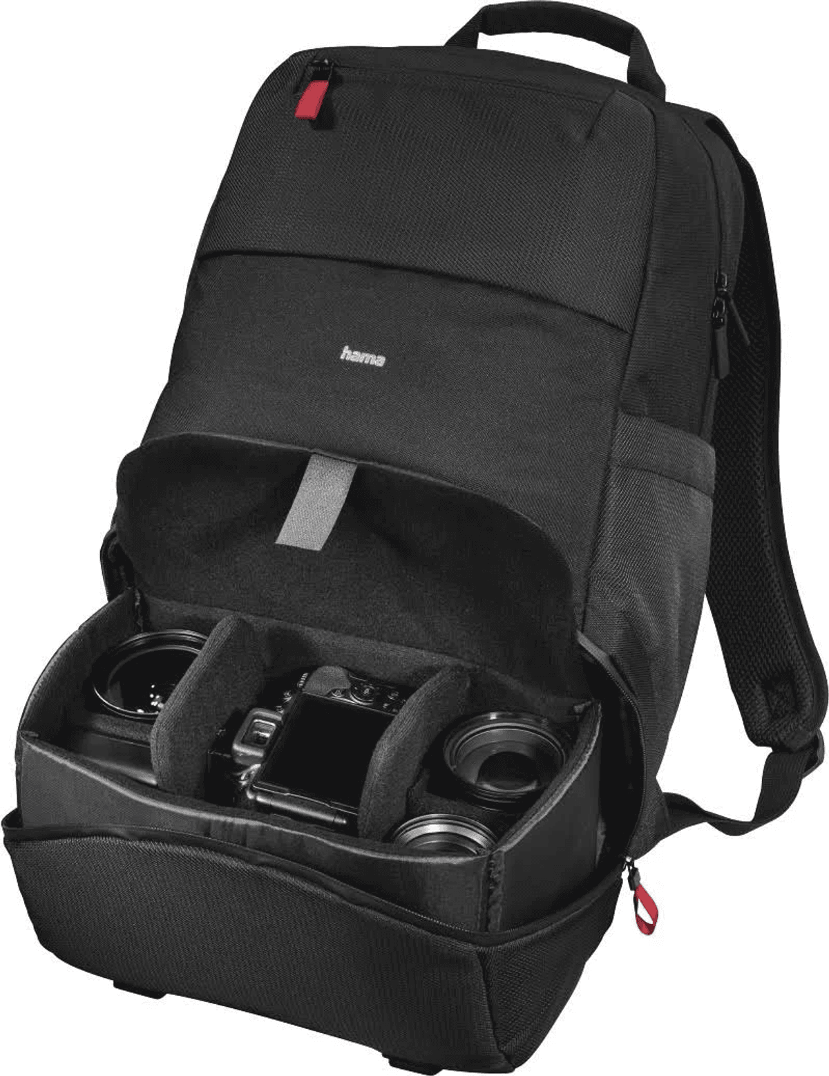 Schwarzer Fotorucksack mit geöffnetem Fach, Kamera und Objektiven.
