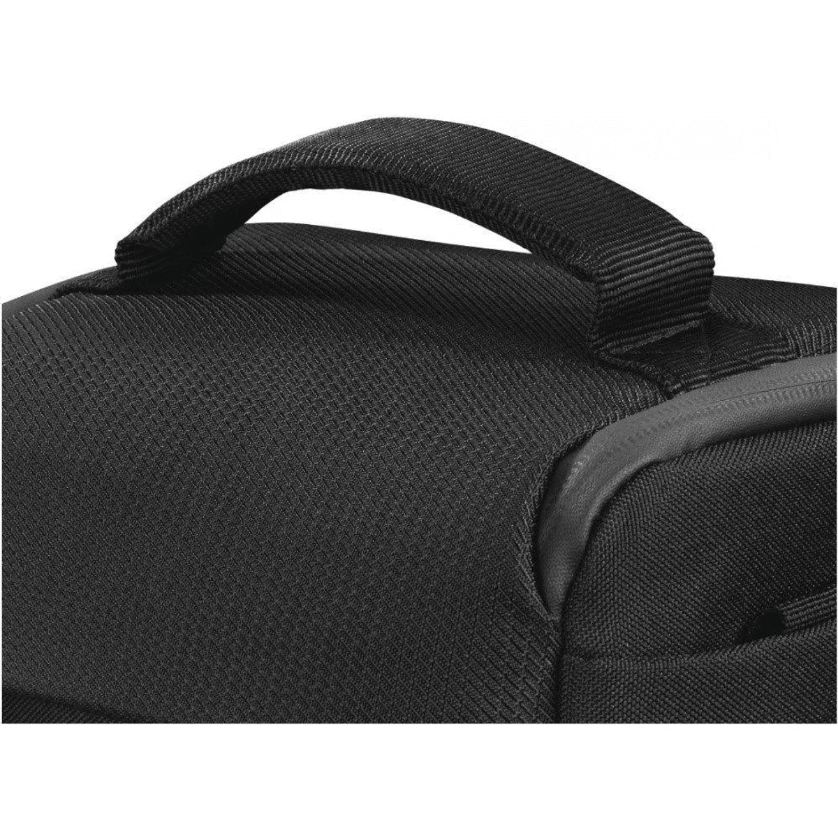 Nahaufnahme des schwarzen Tragegriffs einer Tasche mit Stofftextur.
