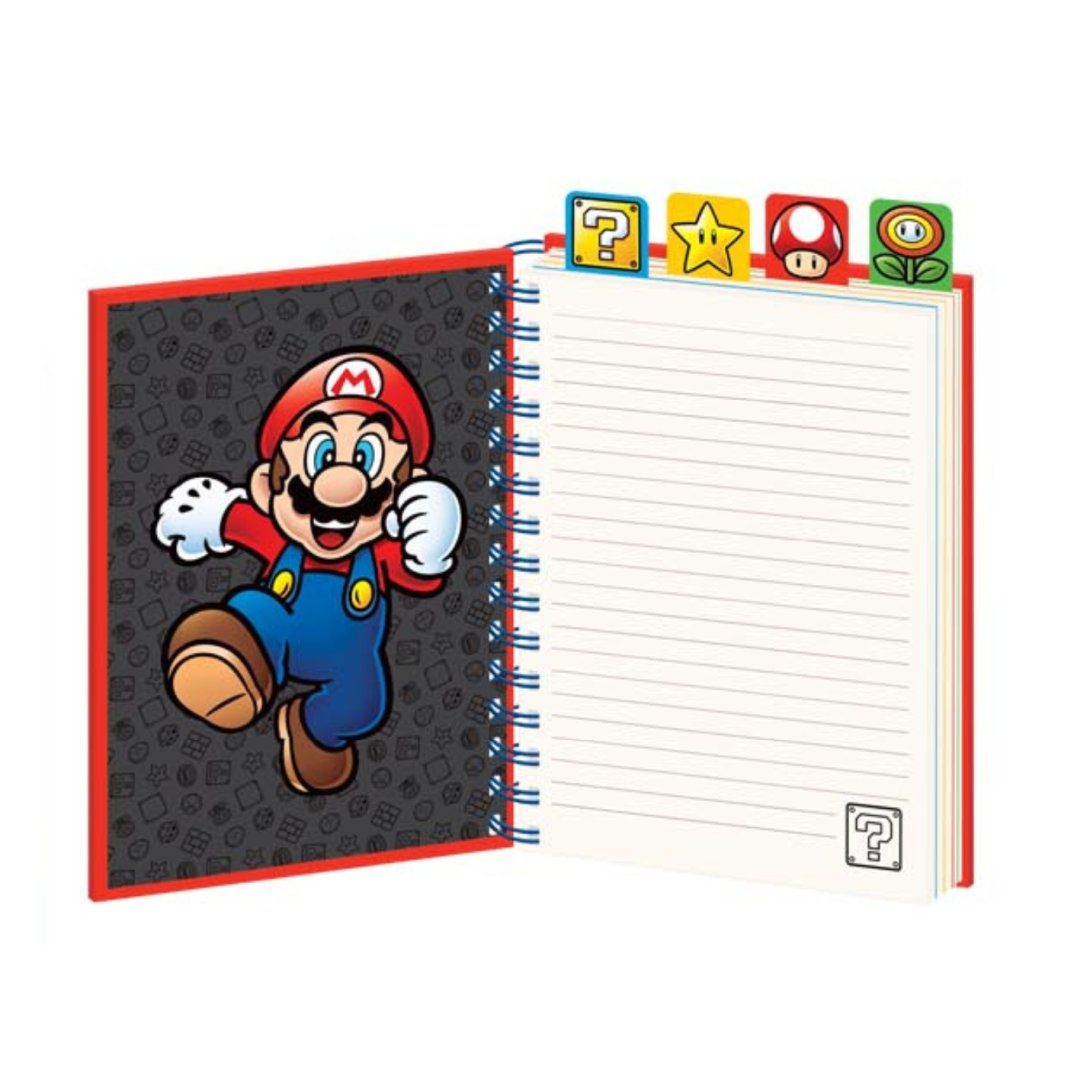Notatnik z Mario na okładce i zakładkami z grzybem, gwiazdą i znakiem zapytania.