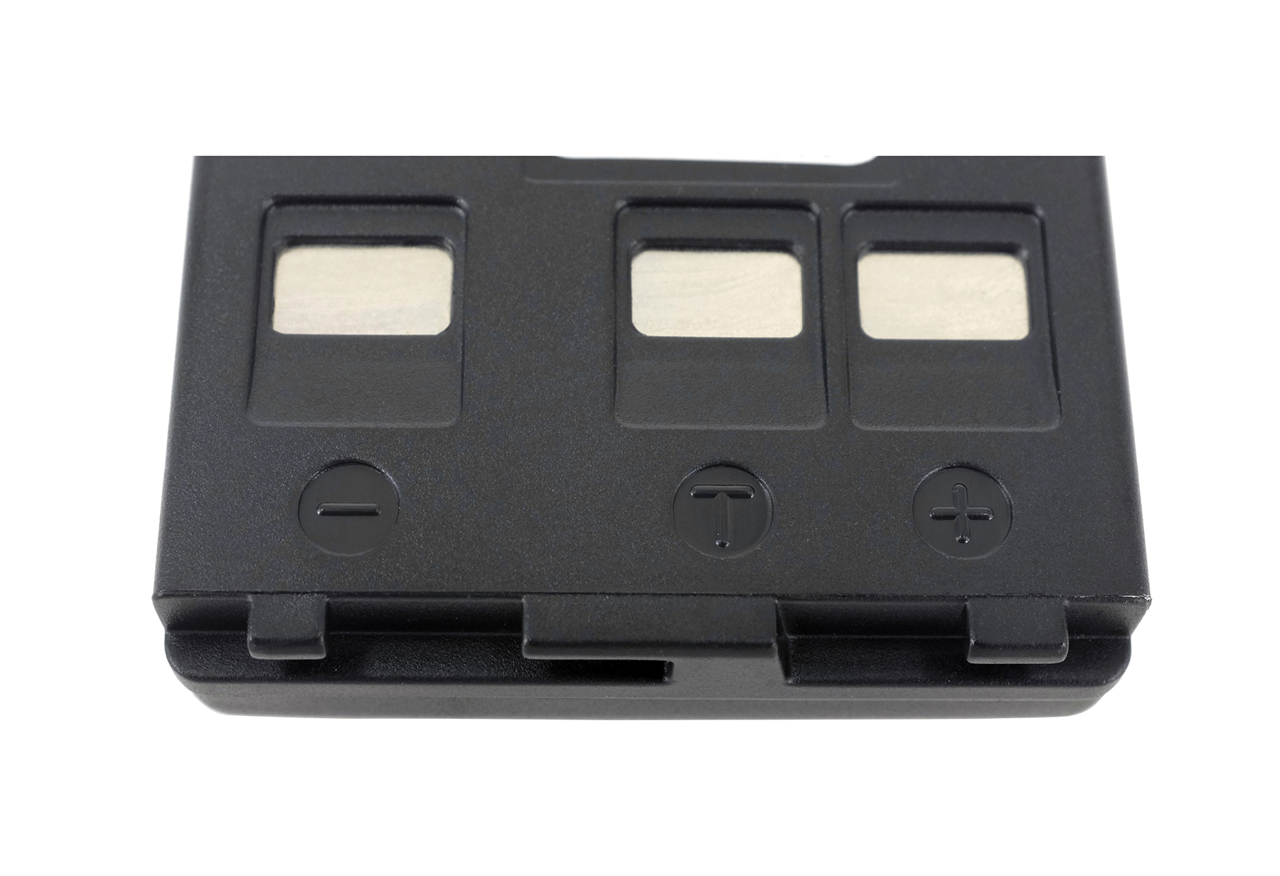 Schwarzer Batteriepack mit drei metallischen Kontakten und Minus-, T- und Plus-Symbolen.