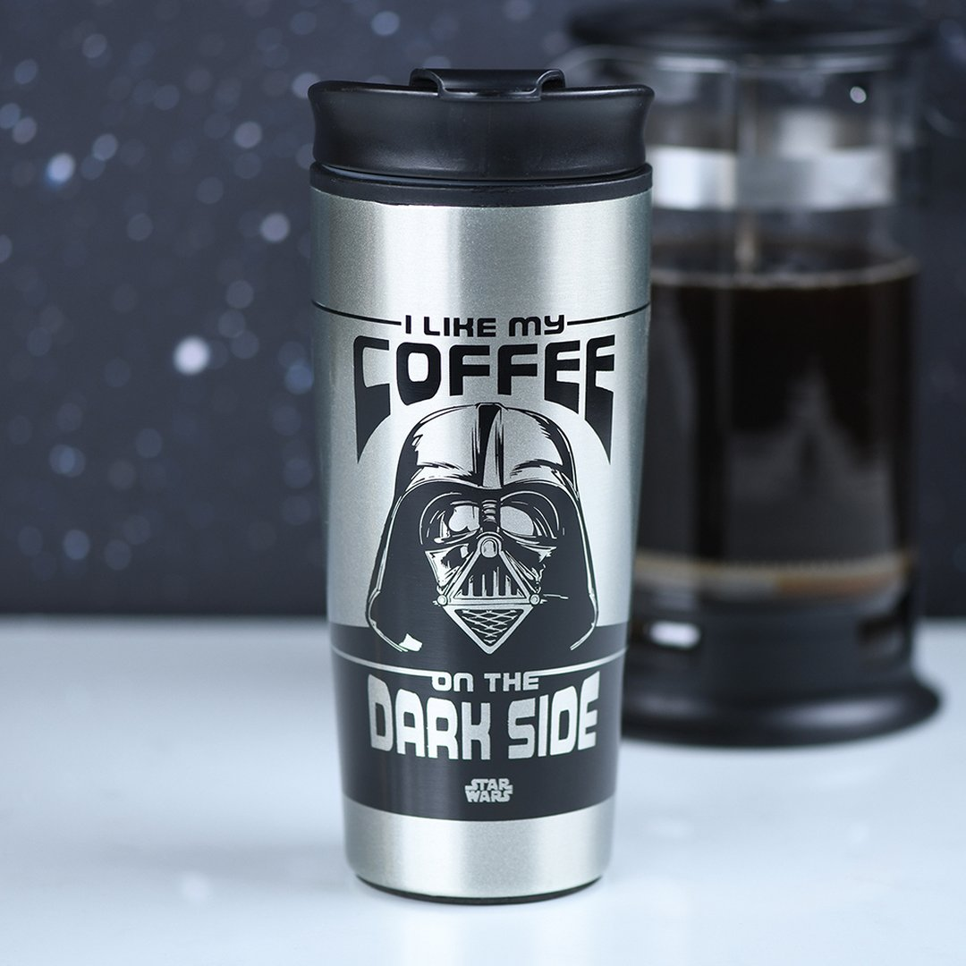 Srebrny kubek podróżny z Darthem Vaderem i napisem "I LIKE MY COFFEE ON THE DARK SIDE".