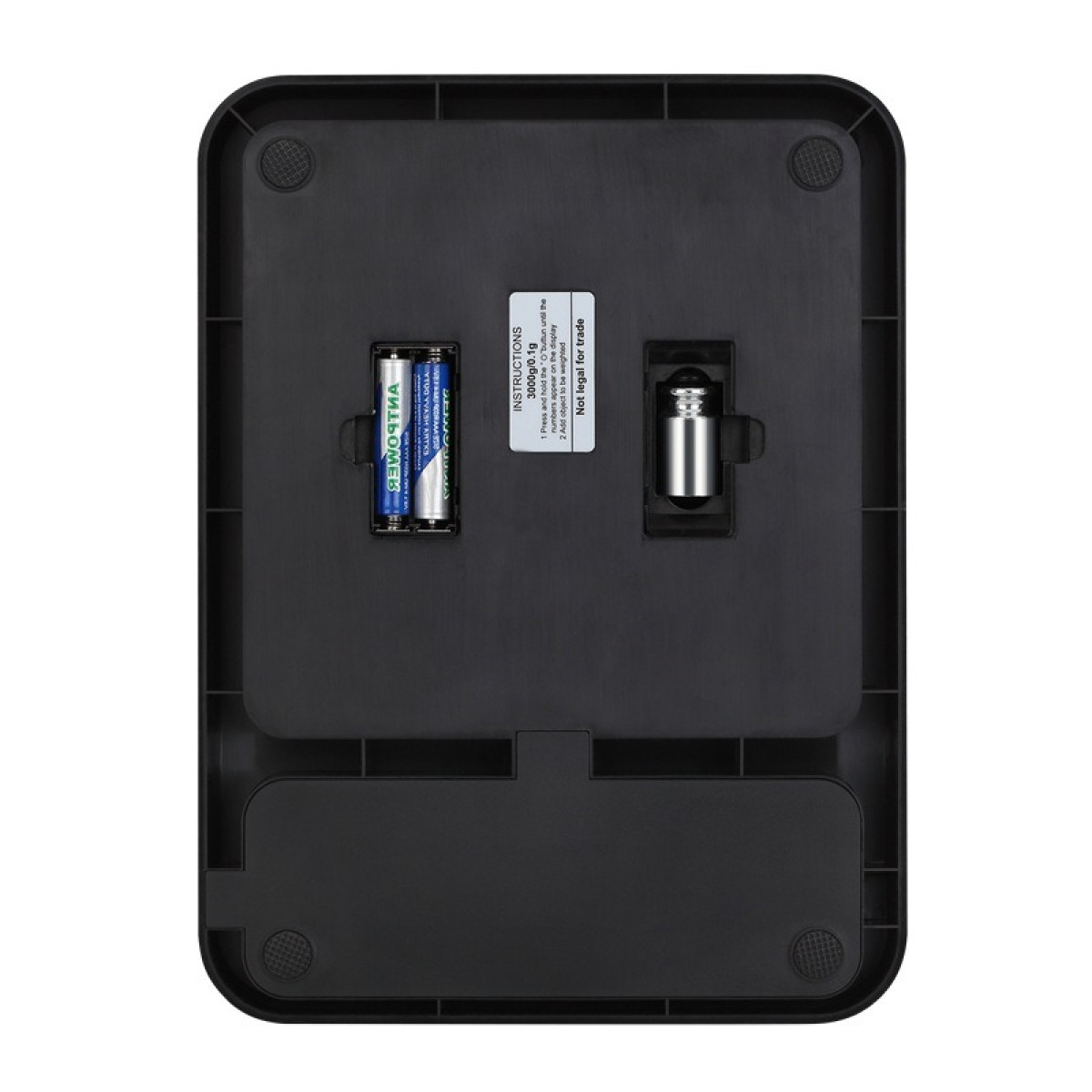 Unterseite einer schwarzen Waage mit Batteriefach und Anleitungsaufkleber.