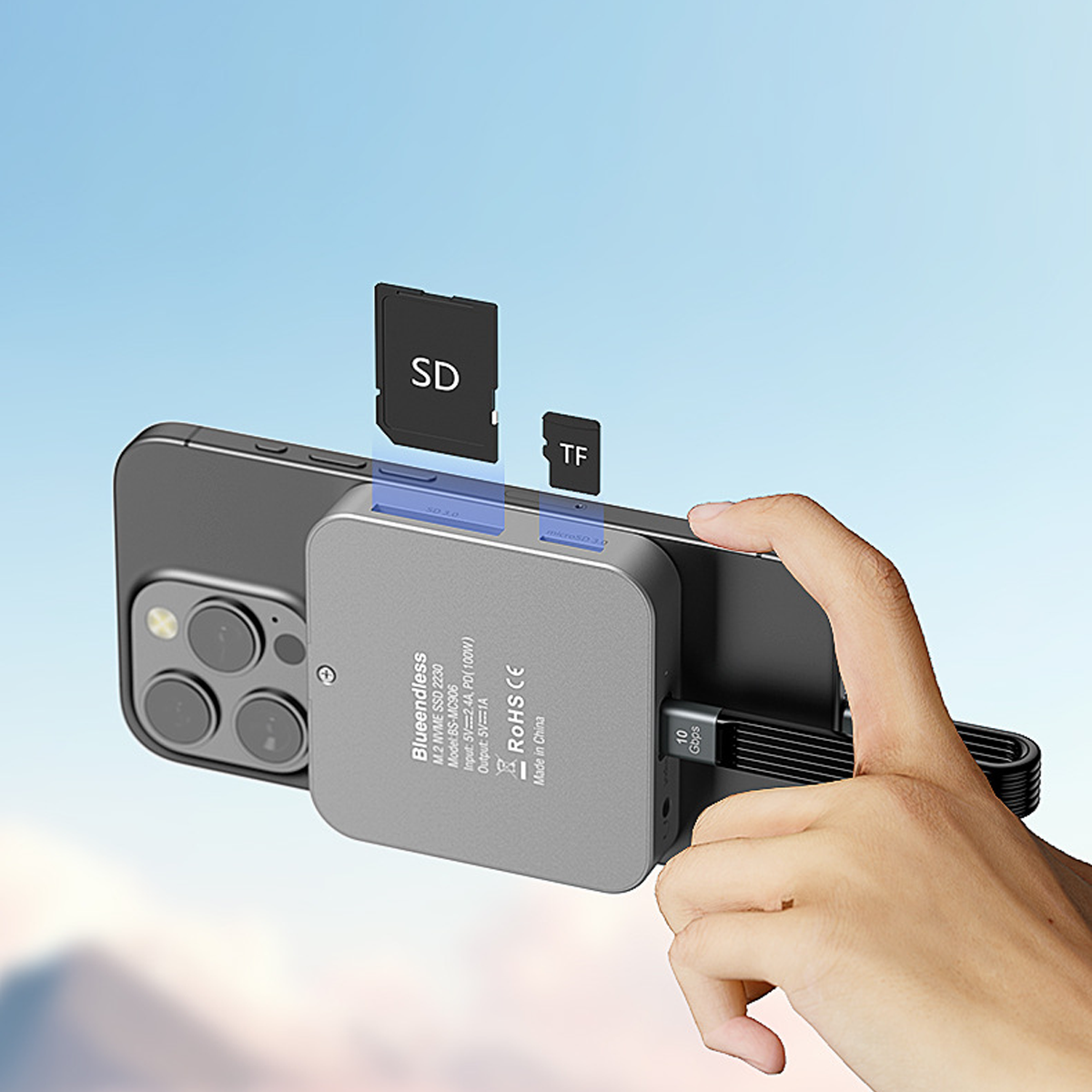 Ein Handy mit einem externen Speichergerät, das SD- und TF-Karten unterstützt.