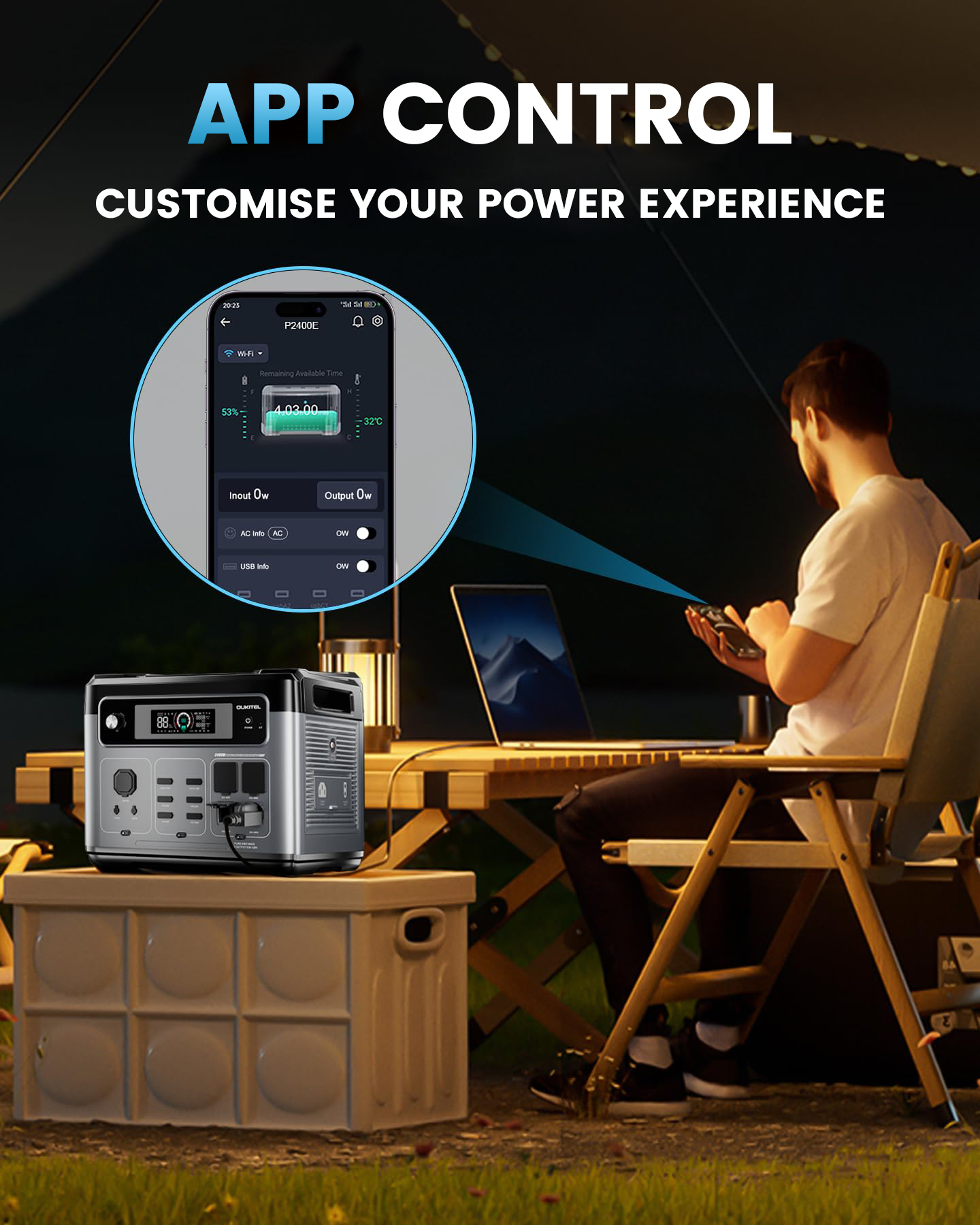 Hombre usa teléfono para controlar estación de energía con portátil cerca. App muestra detalles.